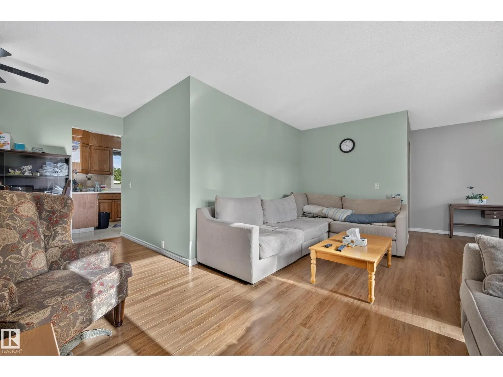 4 GREYSTONE CR