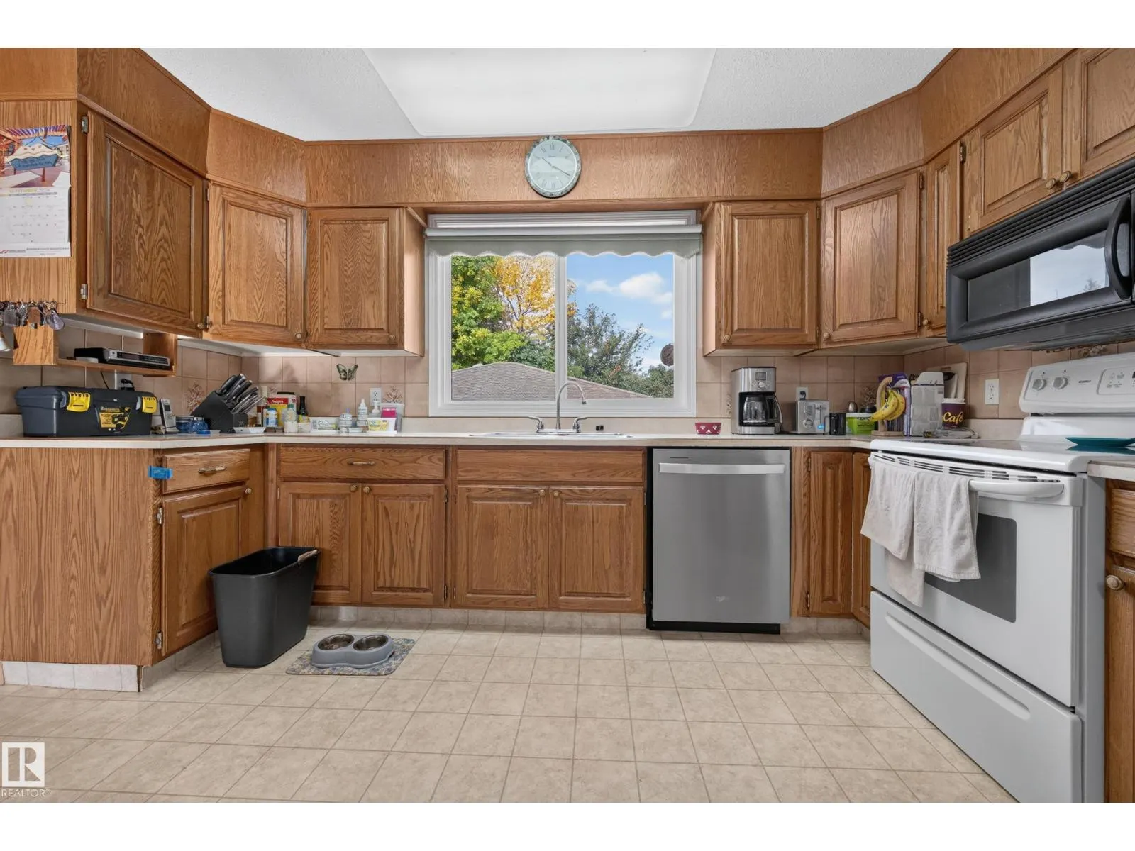 4 GREYSTONE CR
