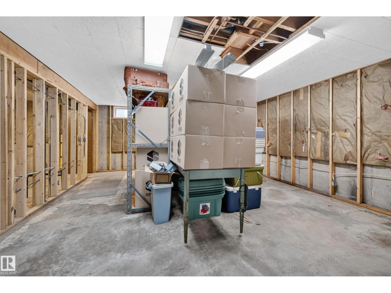 4 GREYSTONE CR
