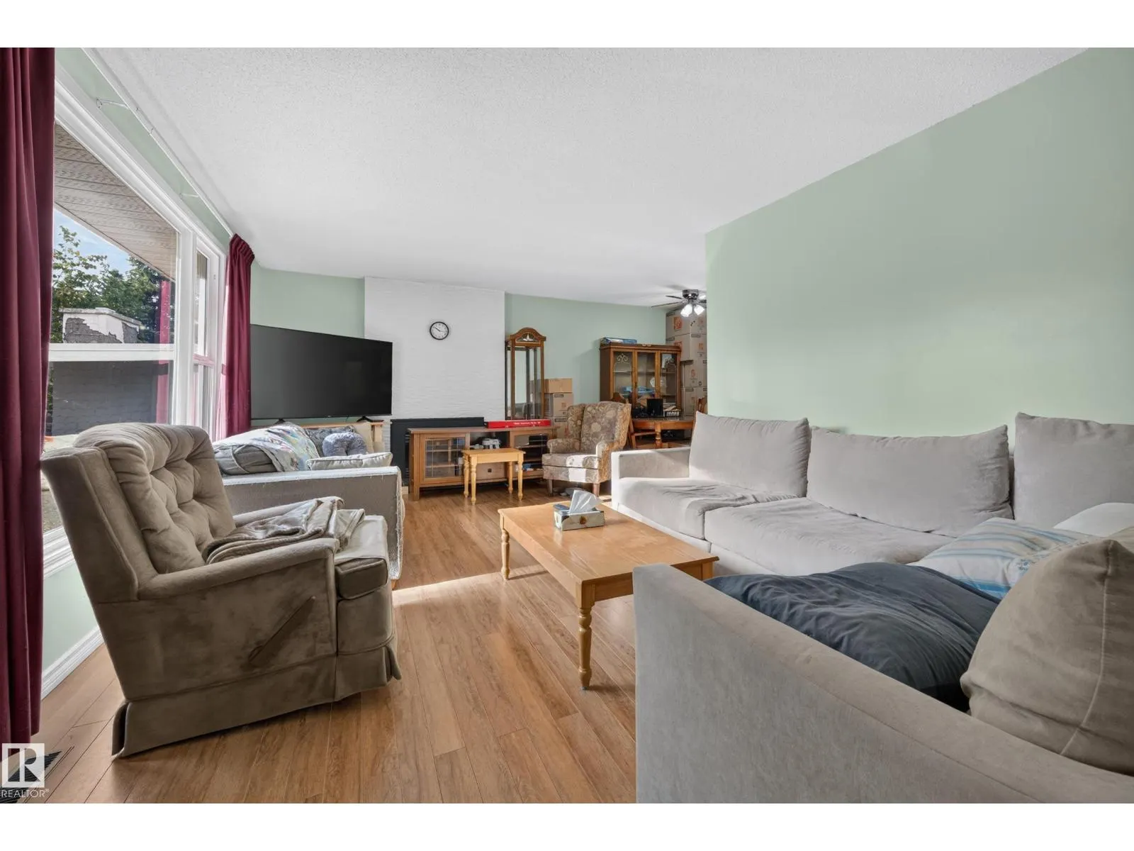 4 GREYSTONE CR