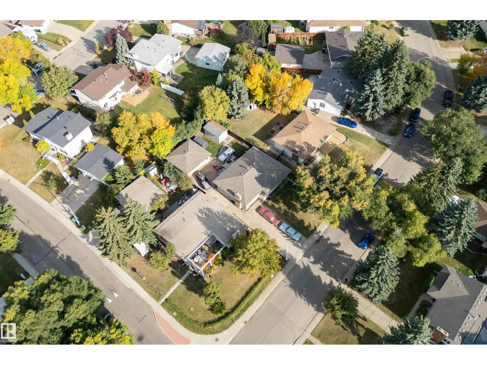 4 GREYSTONE CR