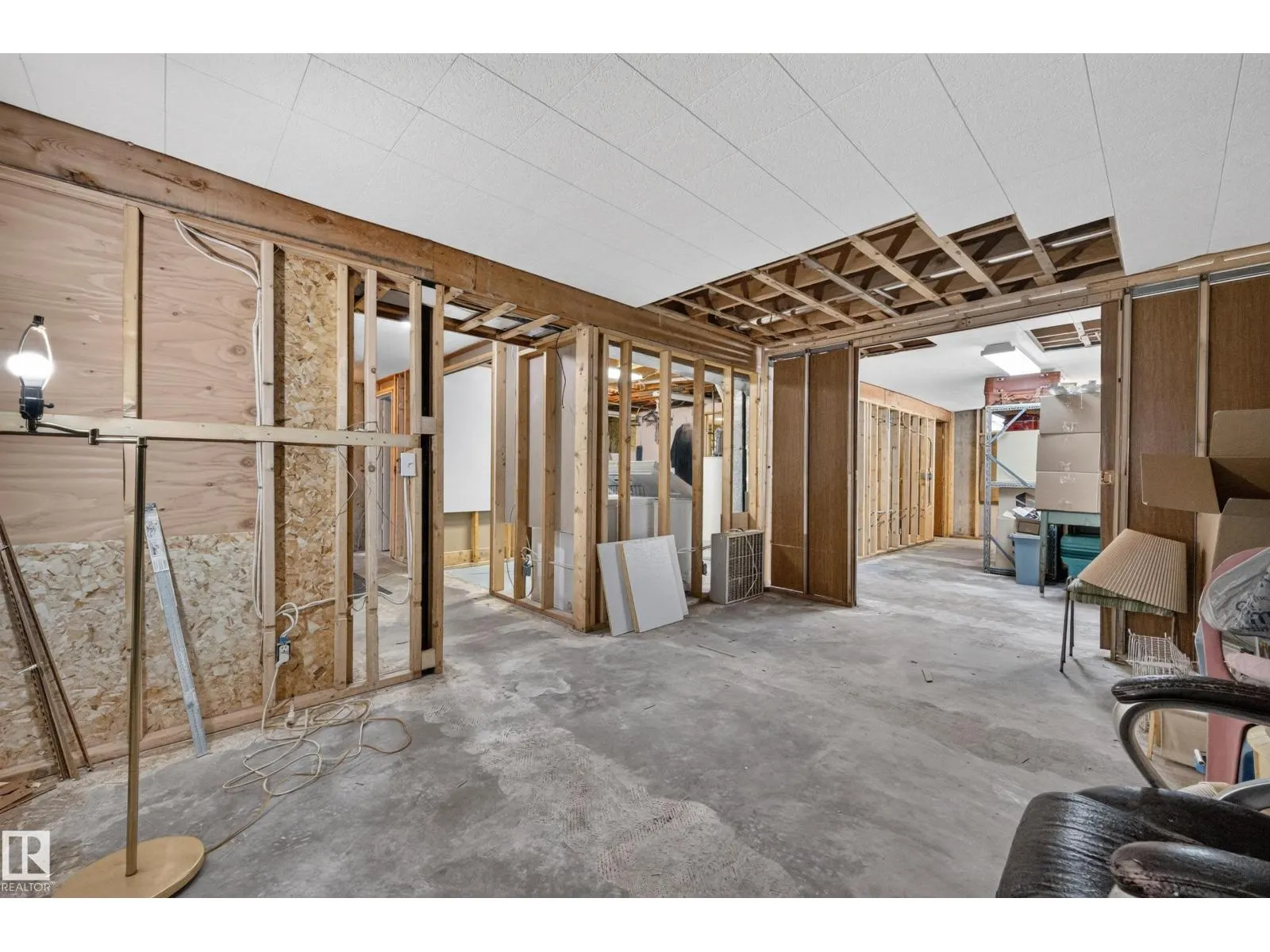 4 GREYSTONE CR
