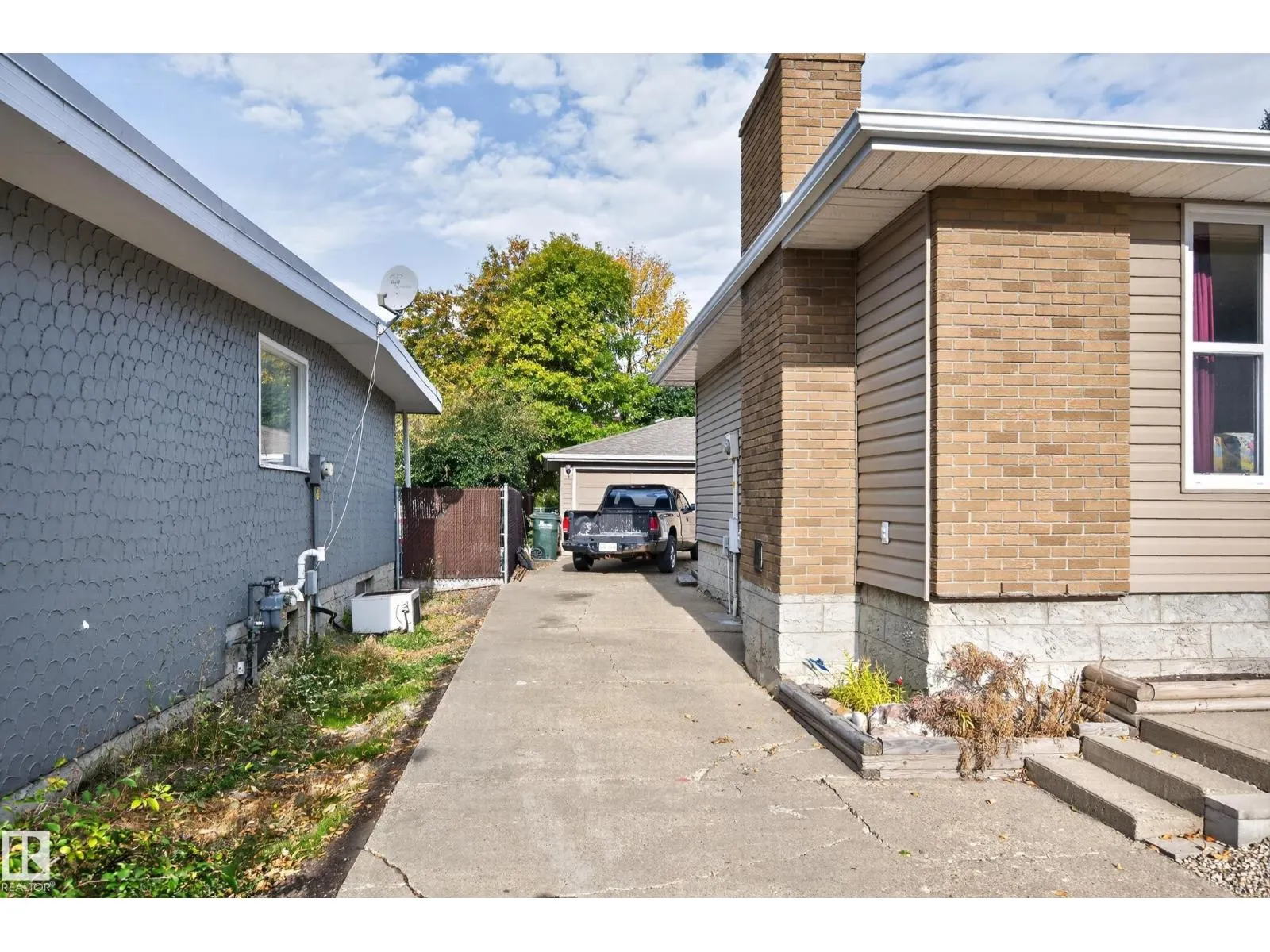 4 GREYSTONE CR