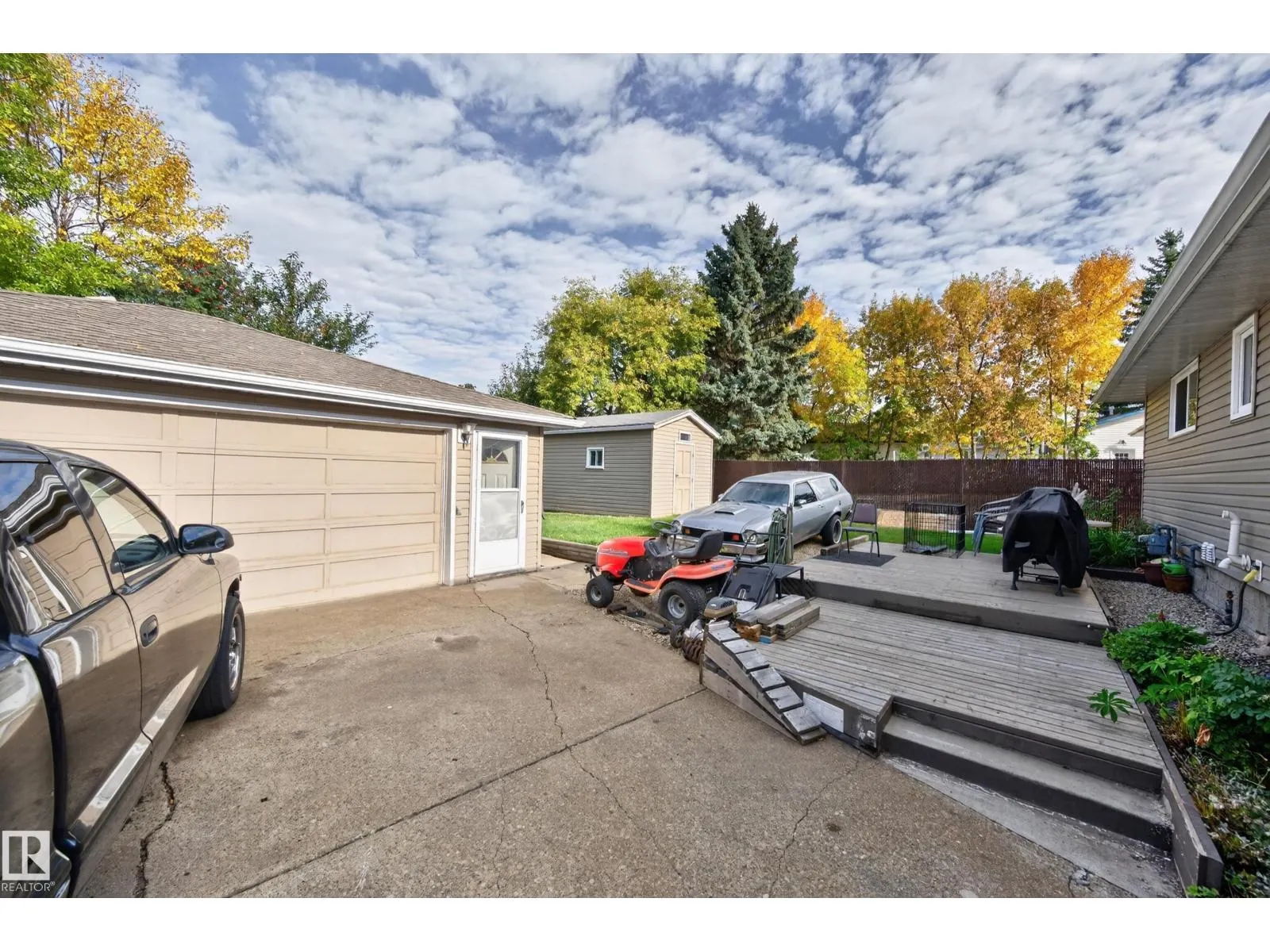 4 GREYSTONE CR