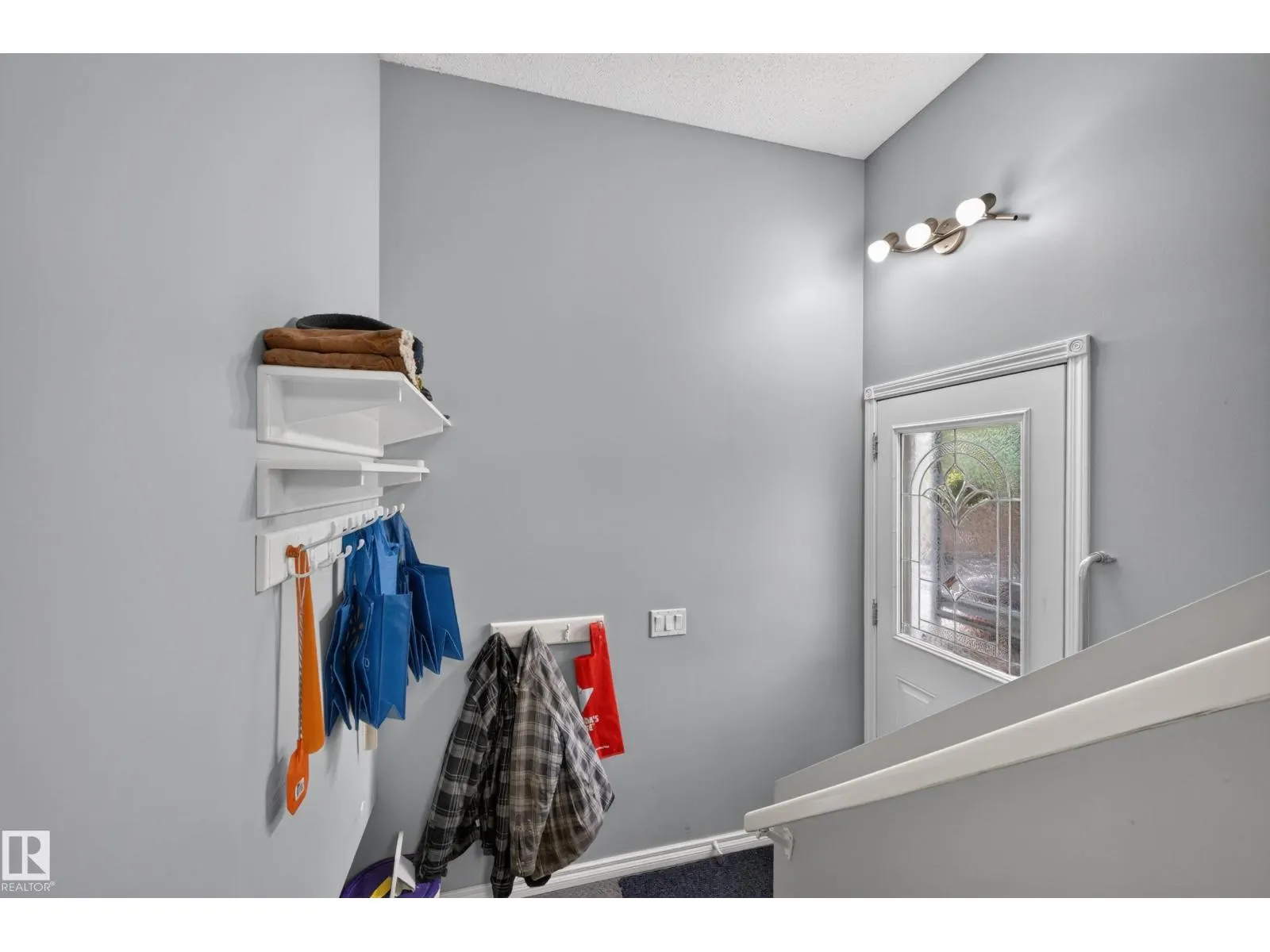 4 GREYSTONE CR