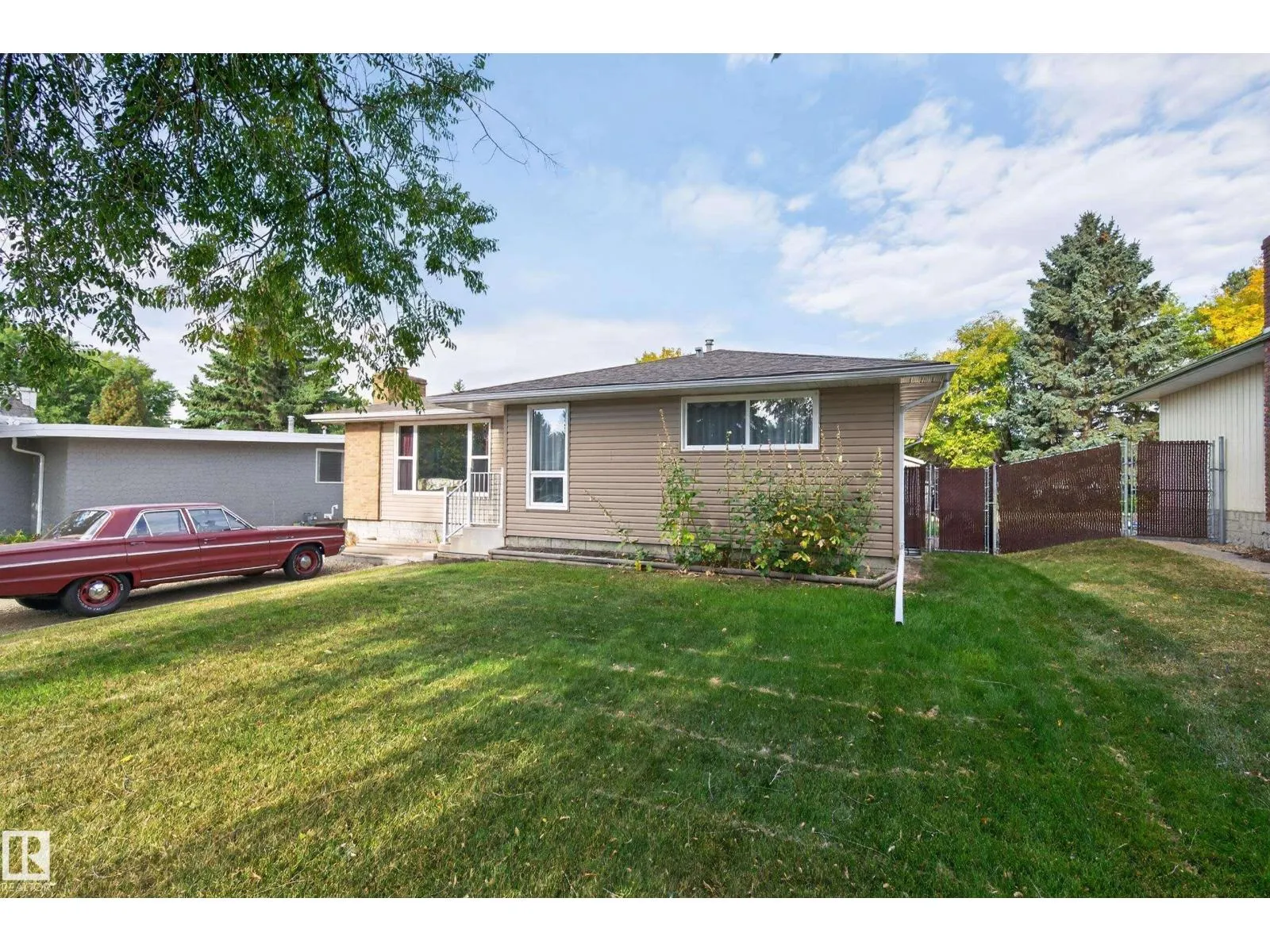4 GREYSTONE CR