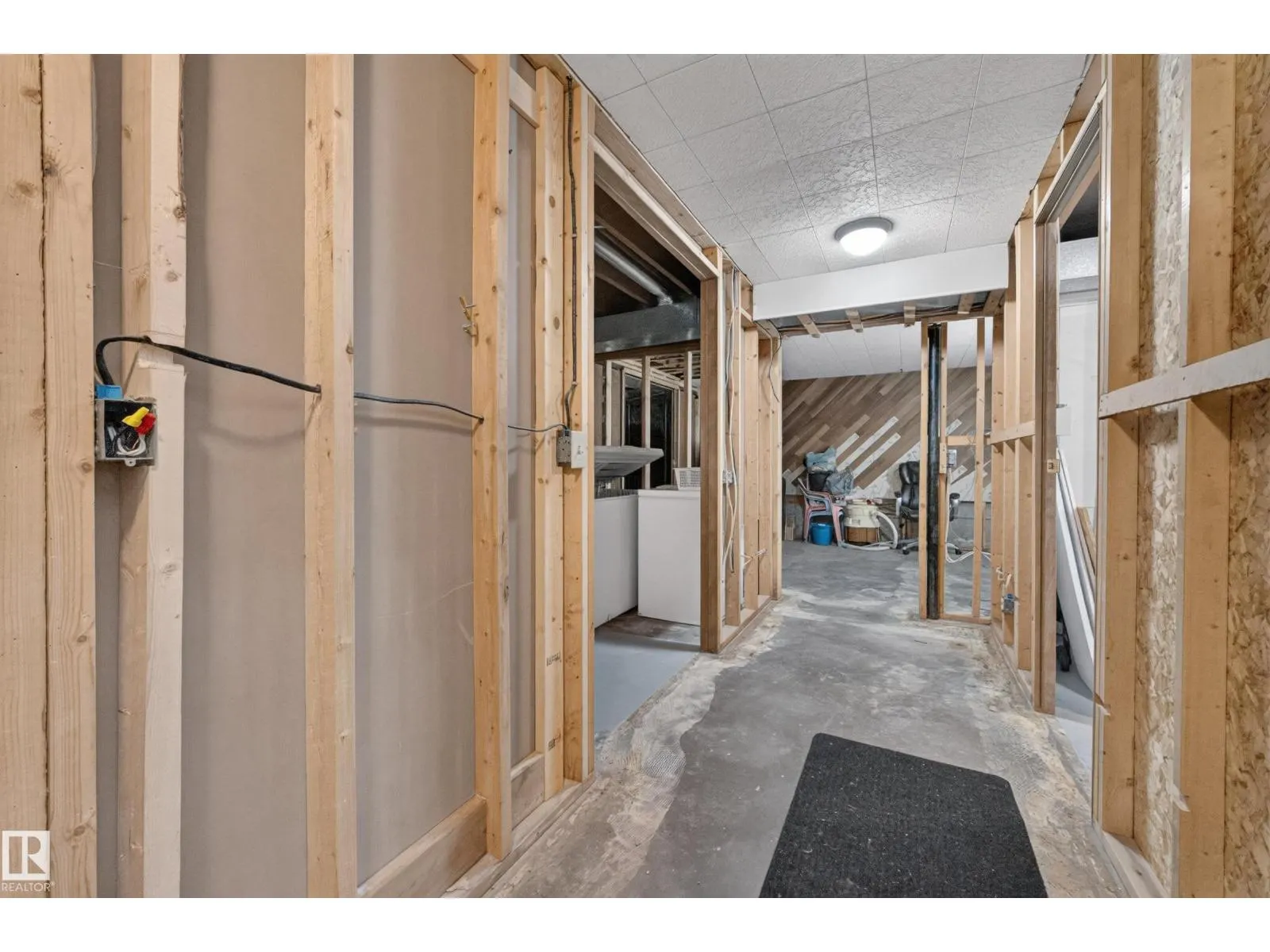 4 GREYSTONE CR