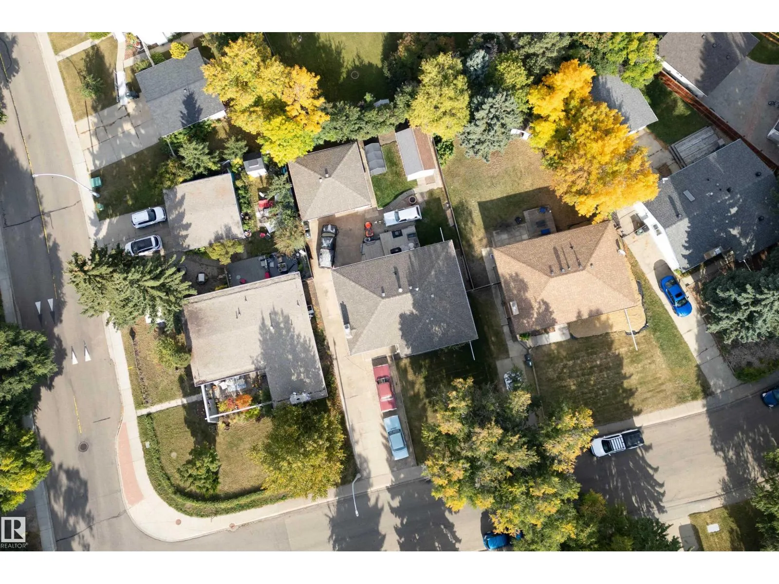 4 GREYSTONE CR