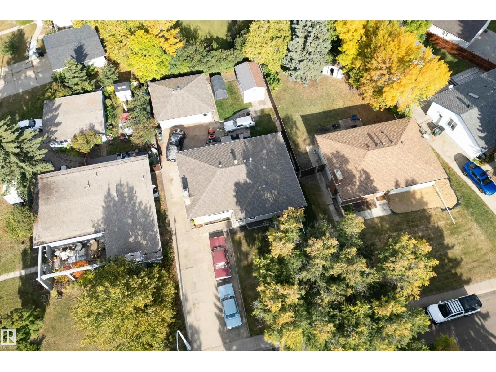 4 GREYSTONE CR