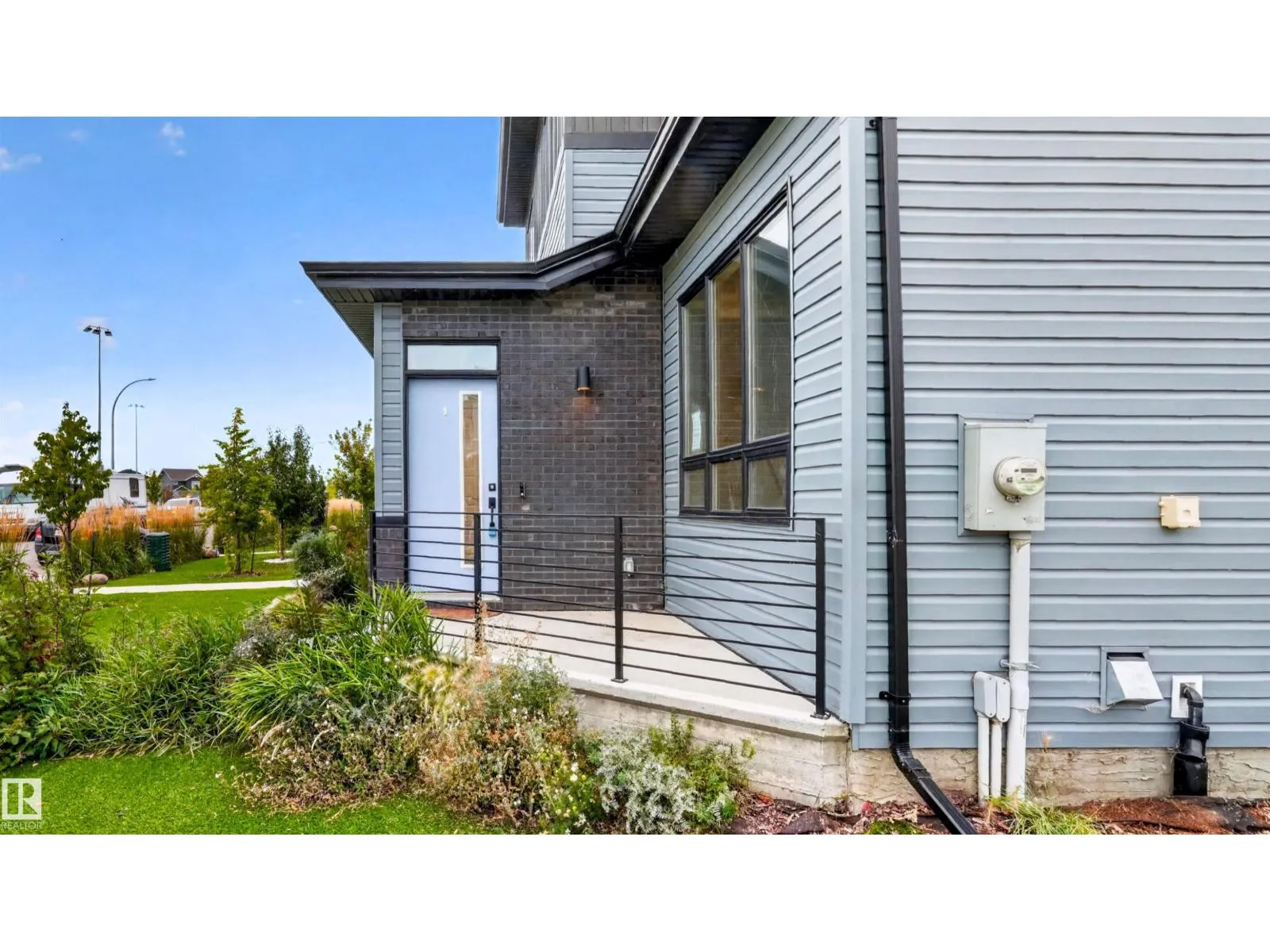 105 Greenfield LI