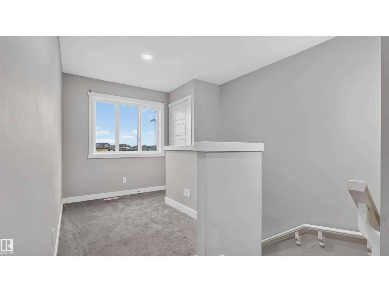 105 Greenfield LI