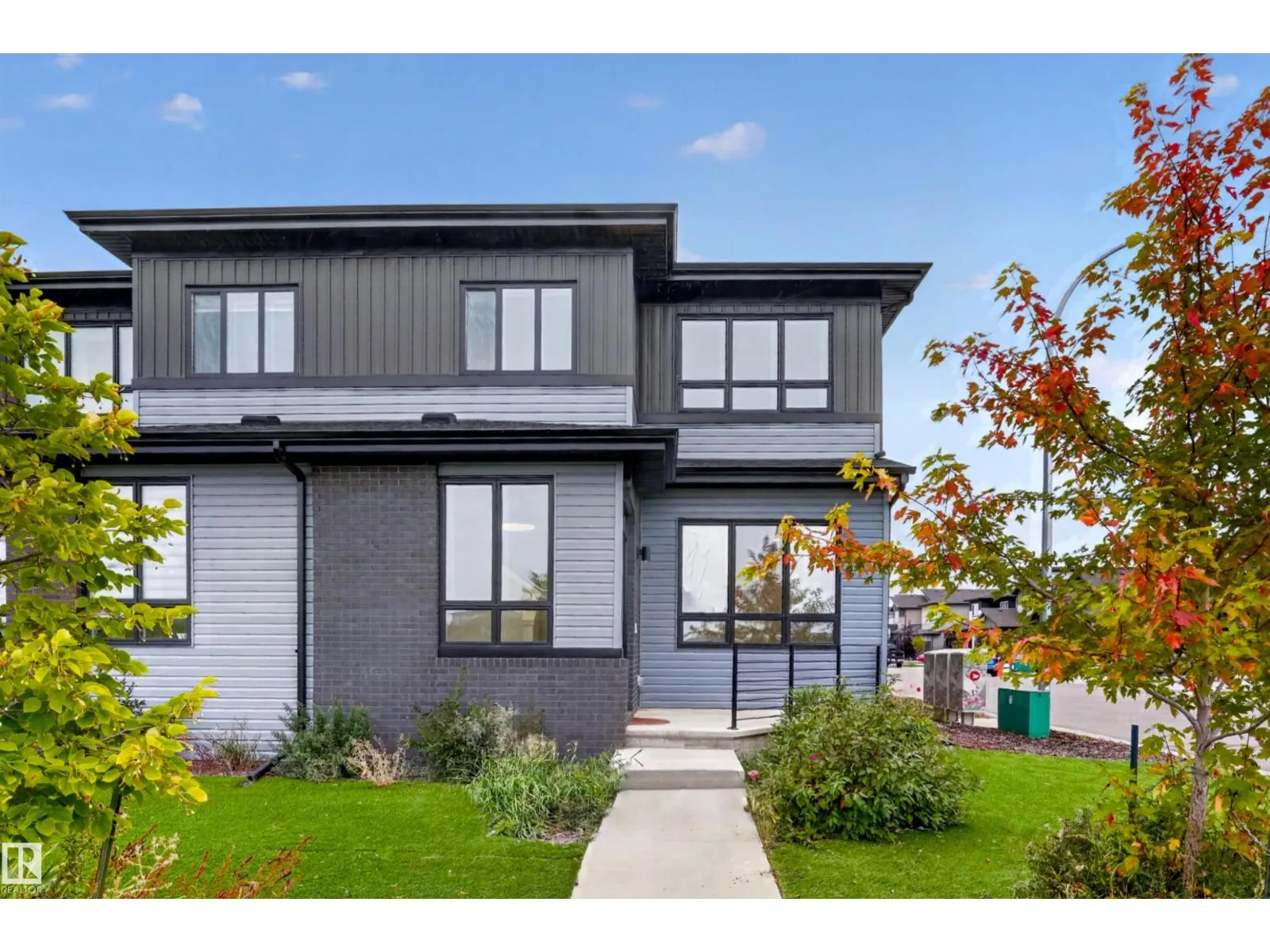 105 Greenfield LI