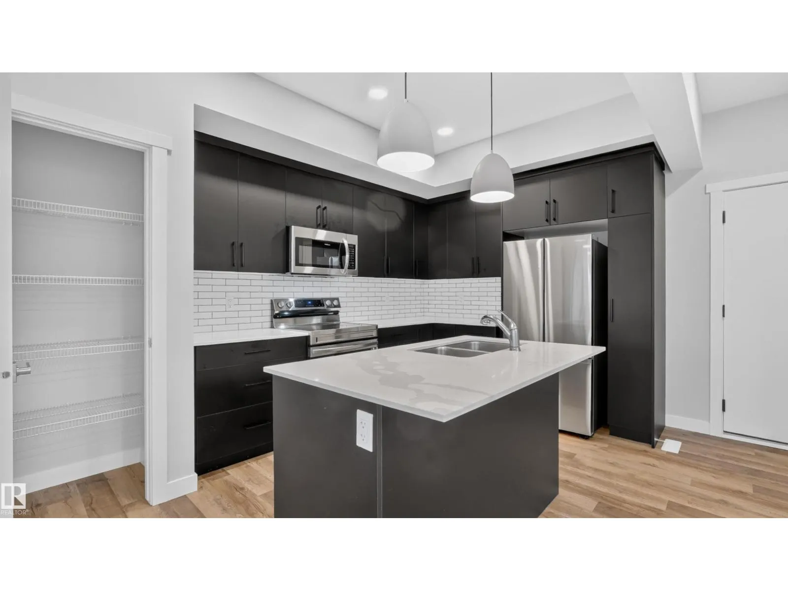 105 Greenfield LI