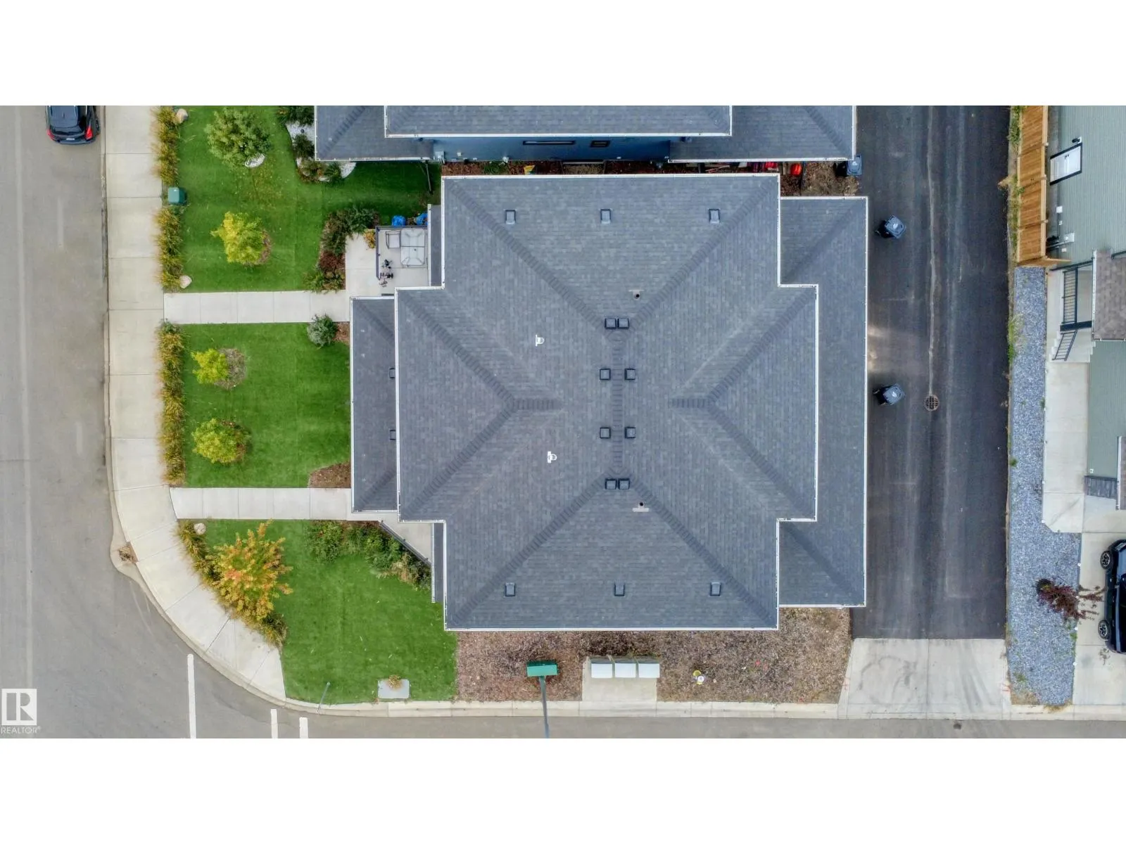 105 Greenfield LI