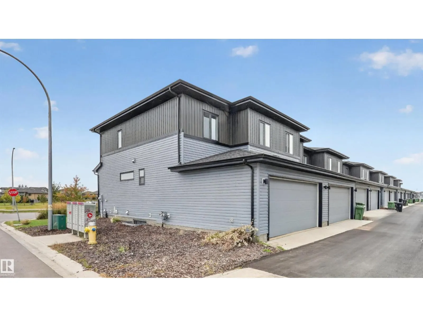105 Greenfield LI