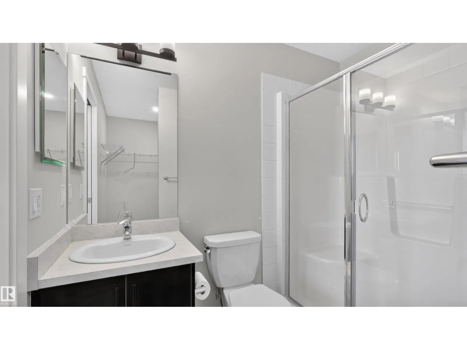 105 Greenfield LI