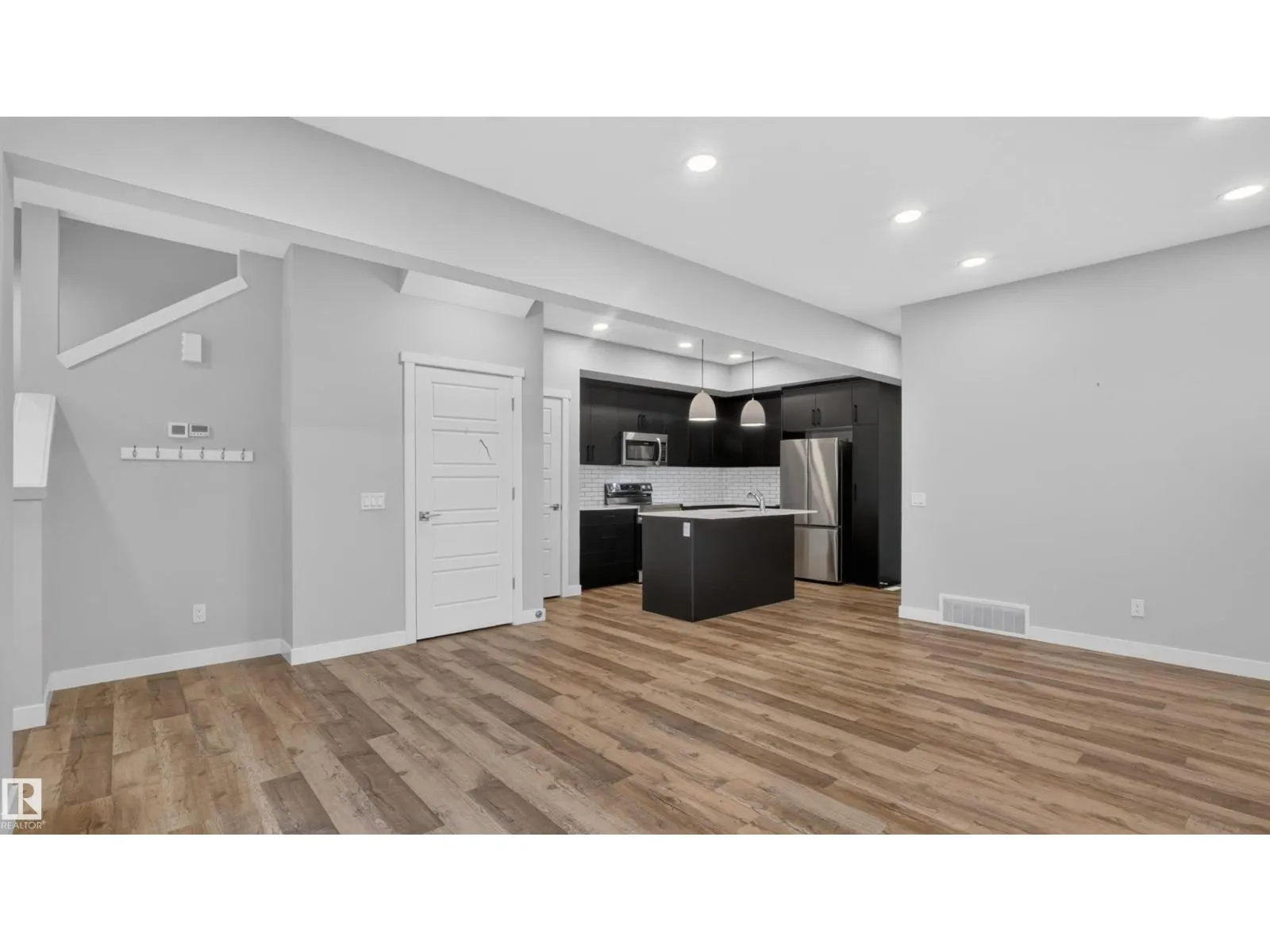 105 Greenfield LI