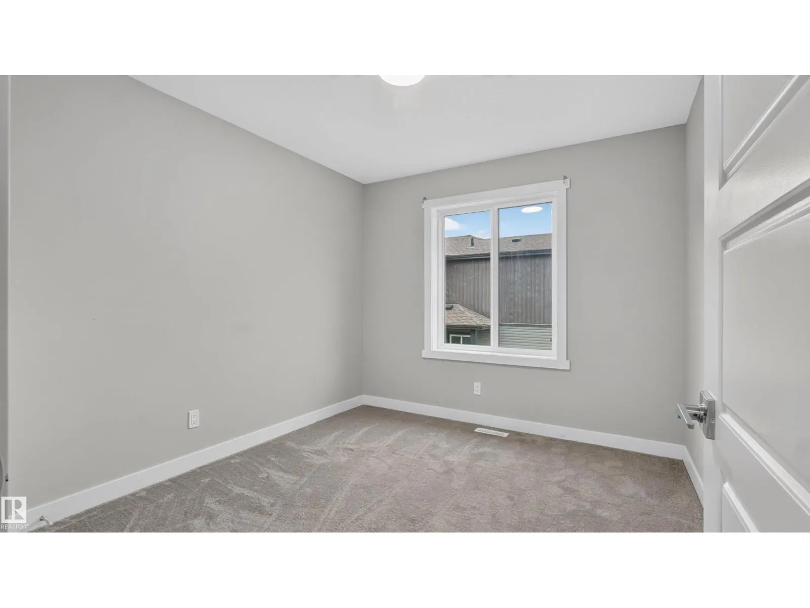 105 Greenfield LI