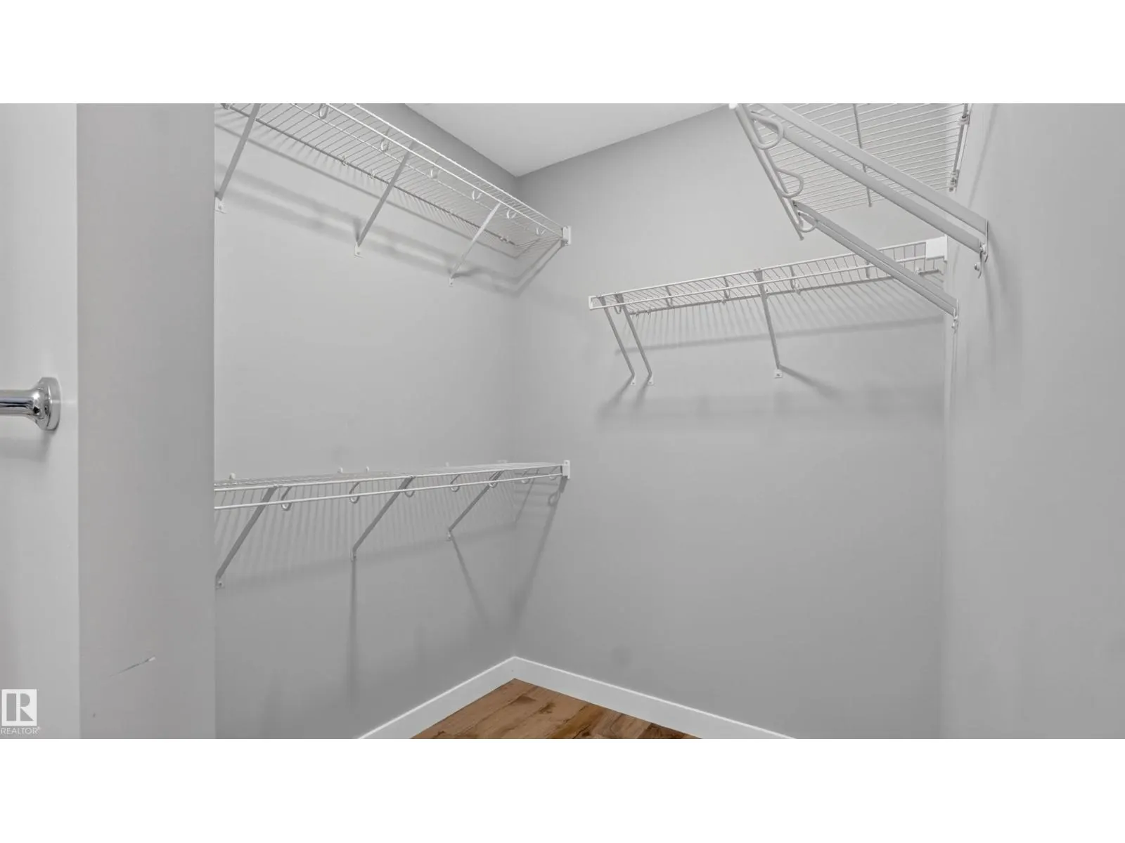 105 Greenfield LI