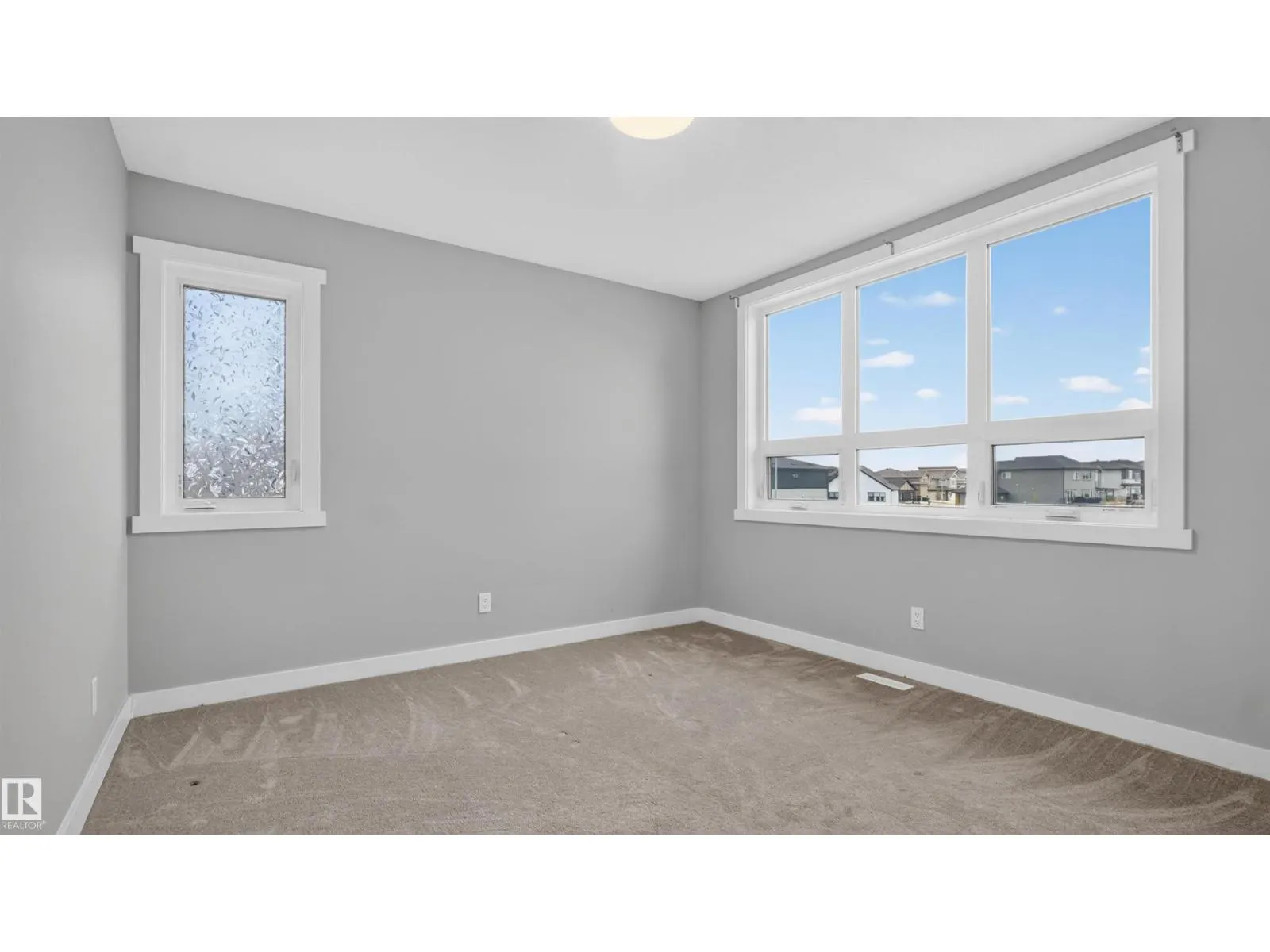105 Greenfield LI