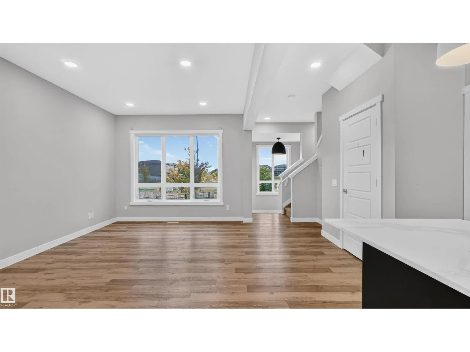 105 Greenfield LI