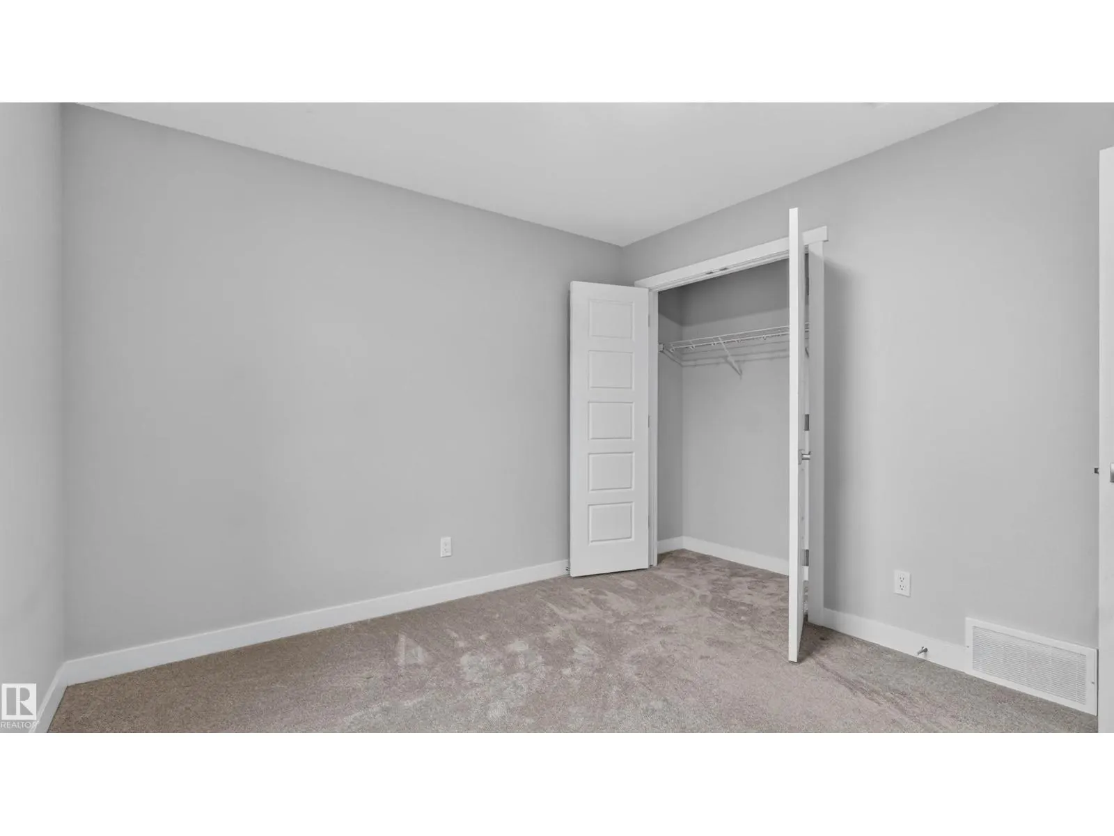 105 Greenfield LI