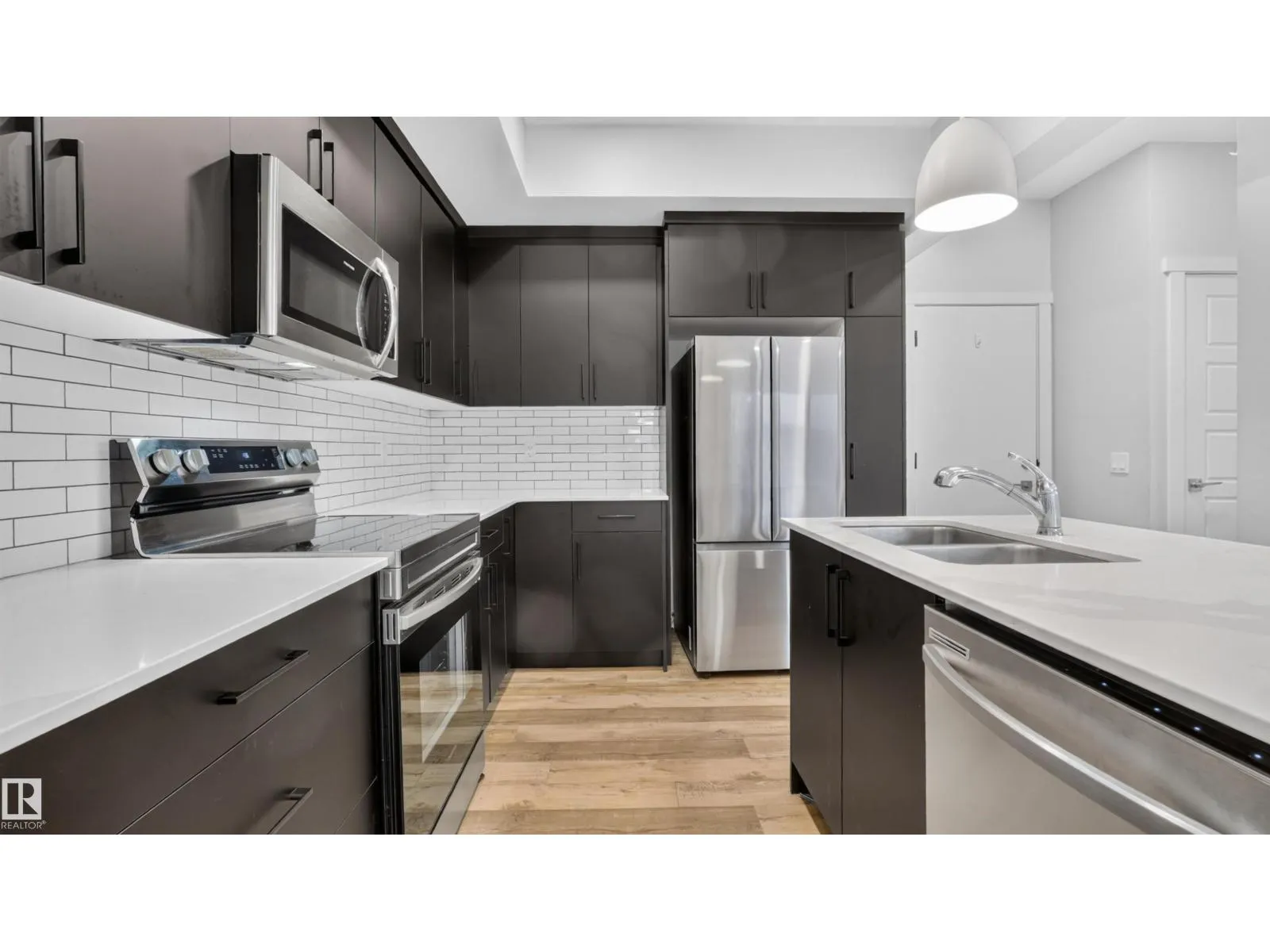 105 Greenfield LI