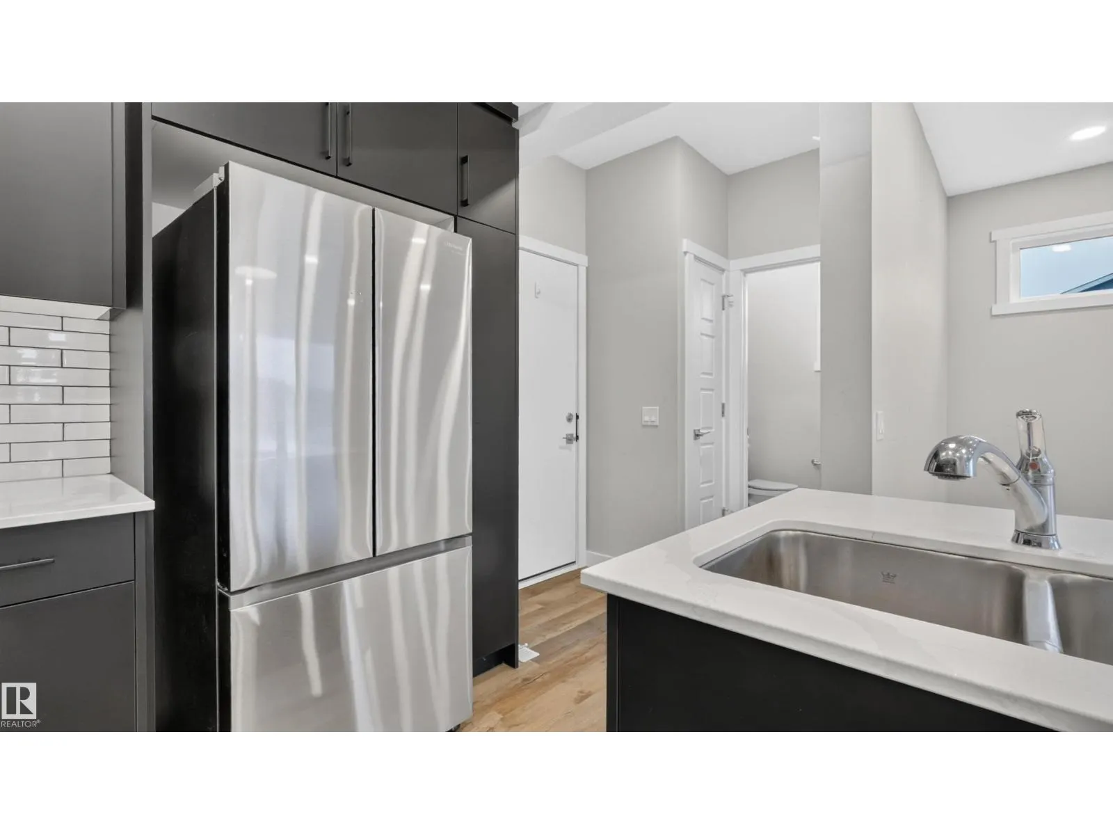 105 Greenfield LI