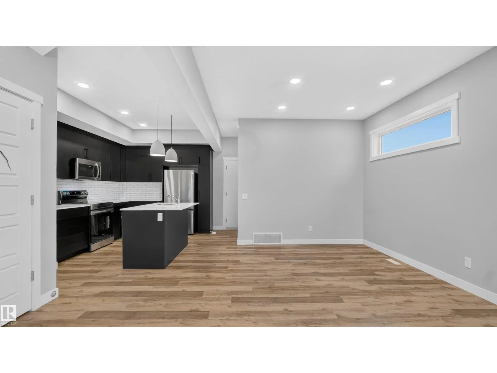 105 Greenfield LI