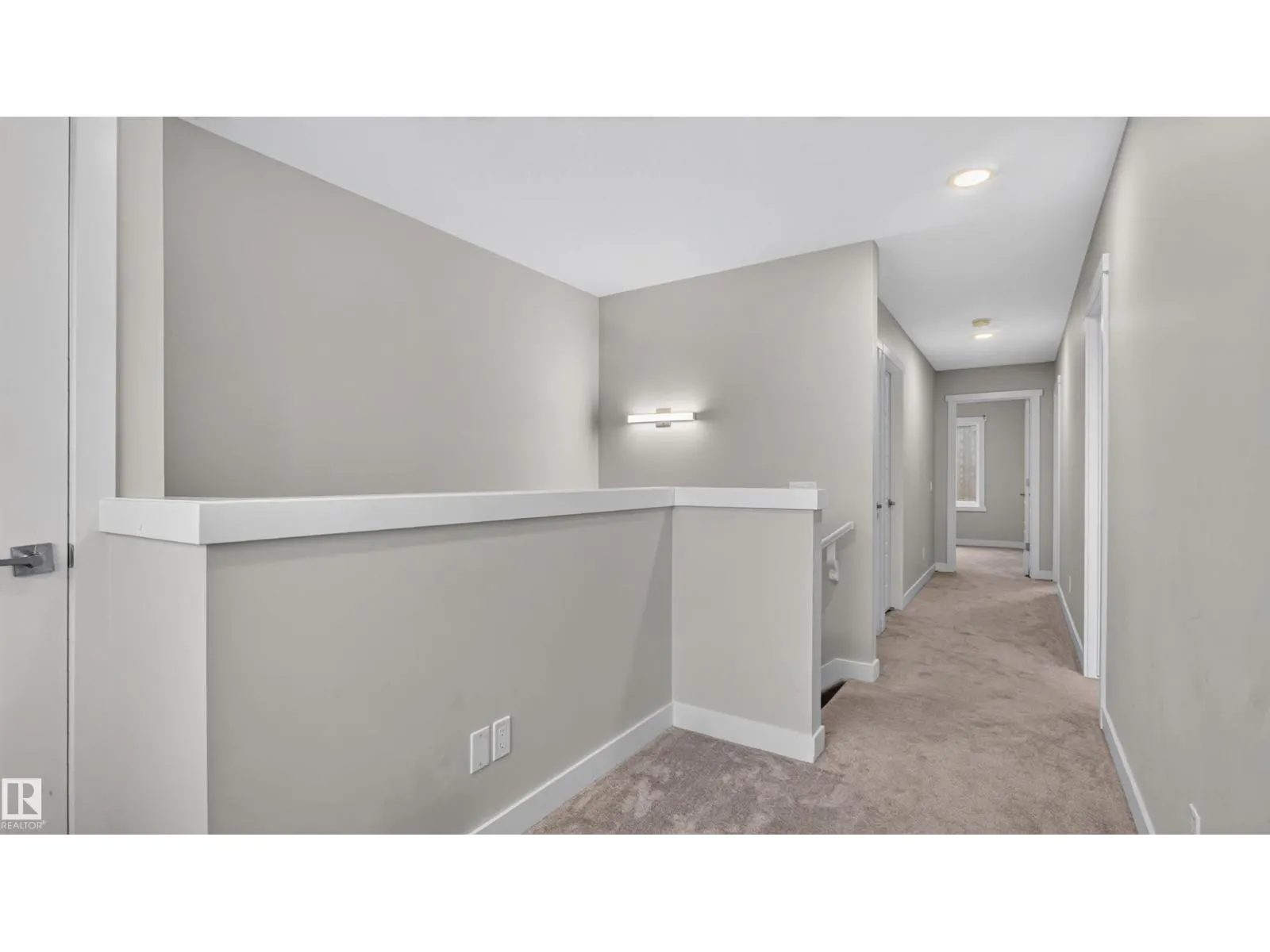 105 Greenfield LI