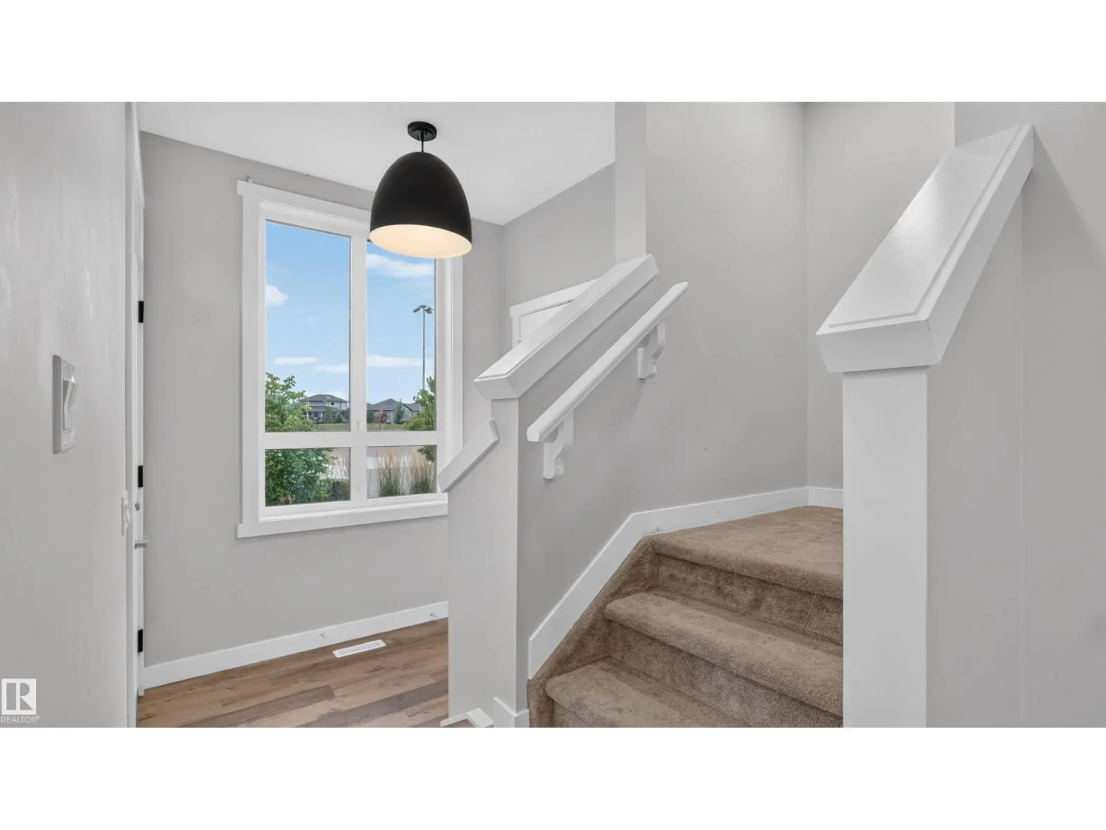 105 Greenfield LI
