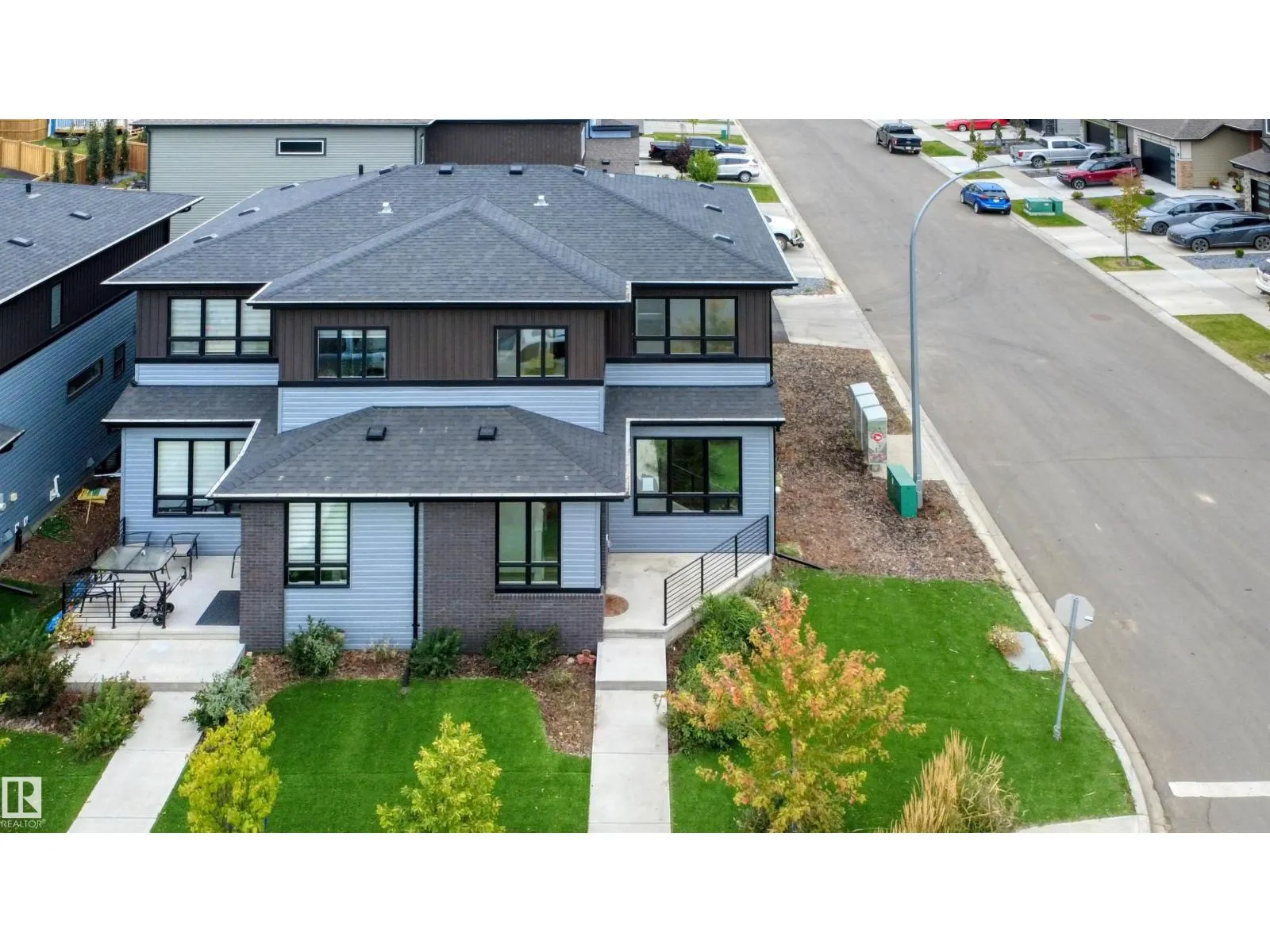 105 Greenfield LI