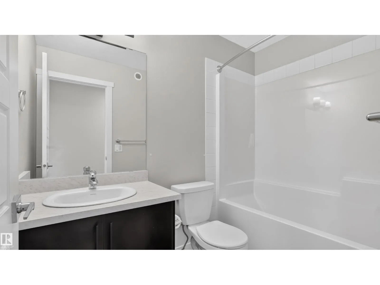 105 Greenfield LI