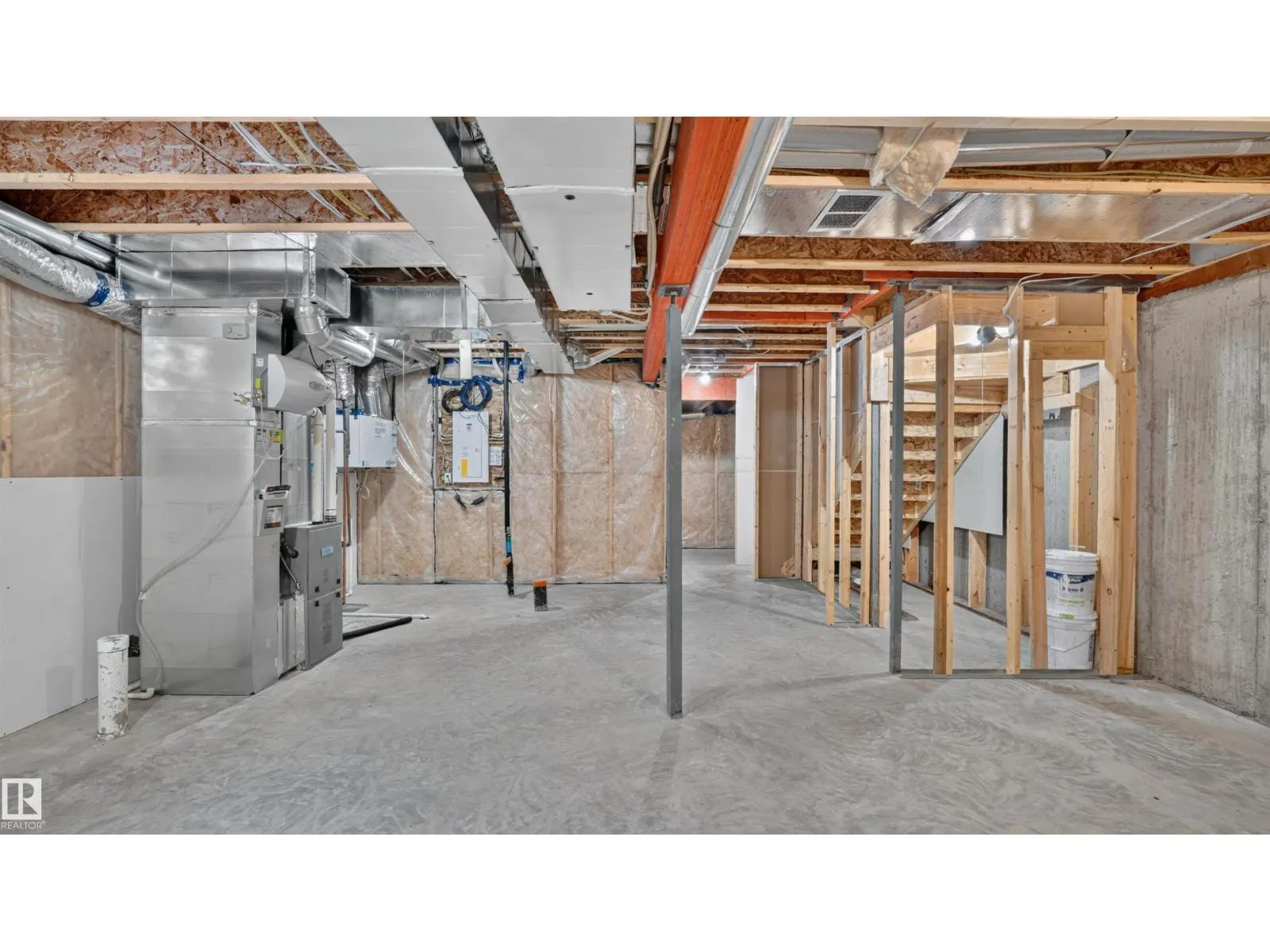 105 Greenfield LI