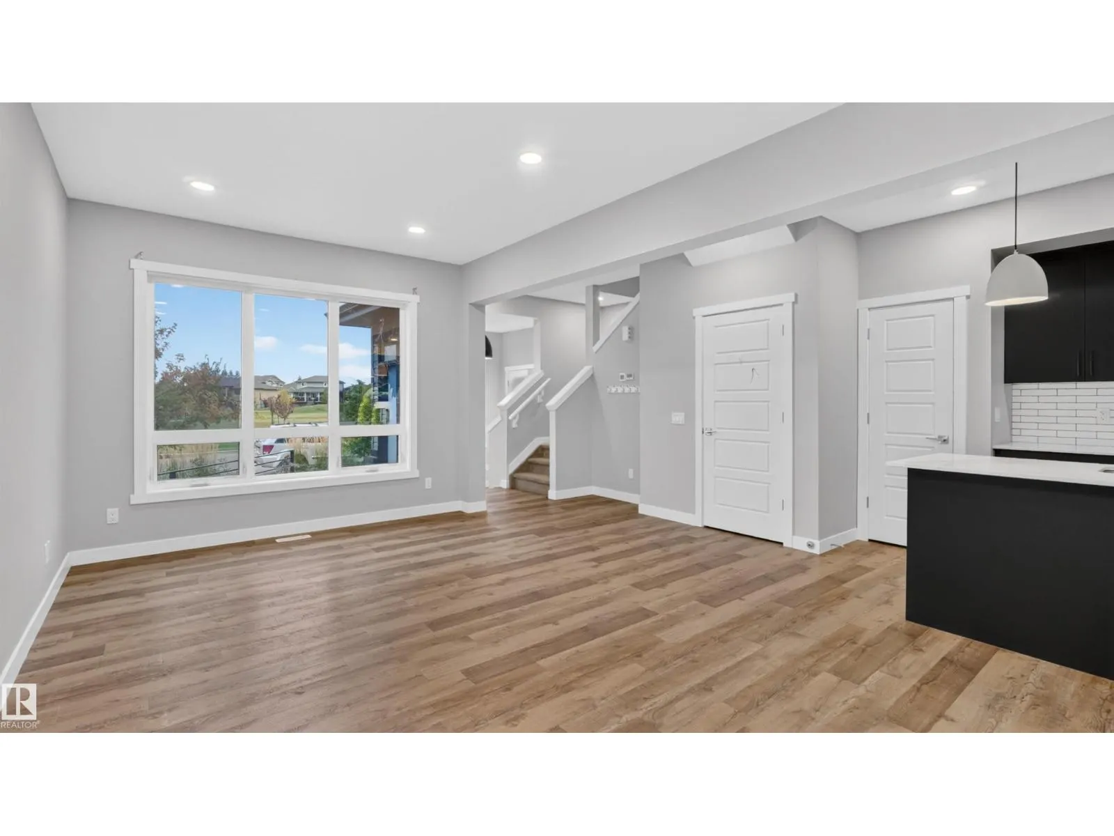 105 Greenfield LI