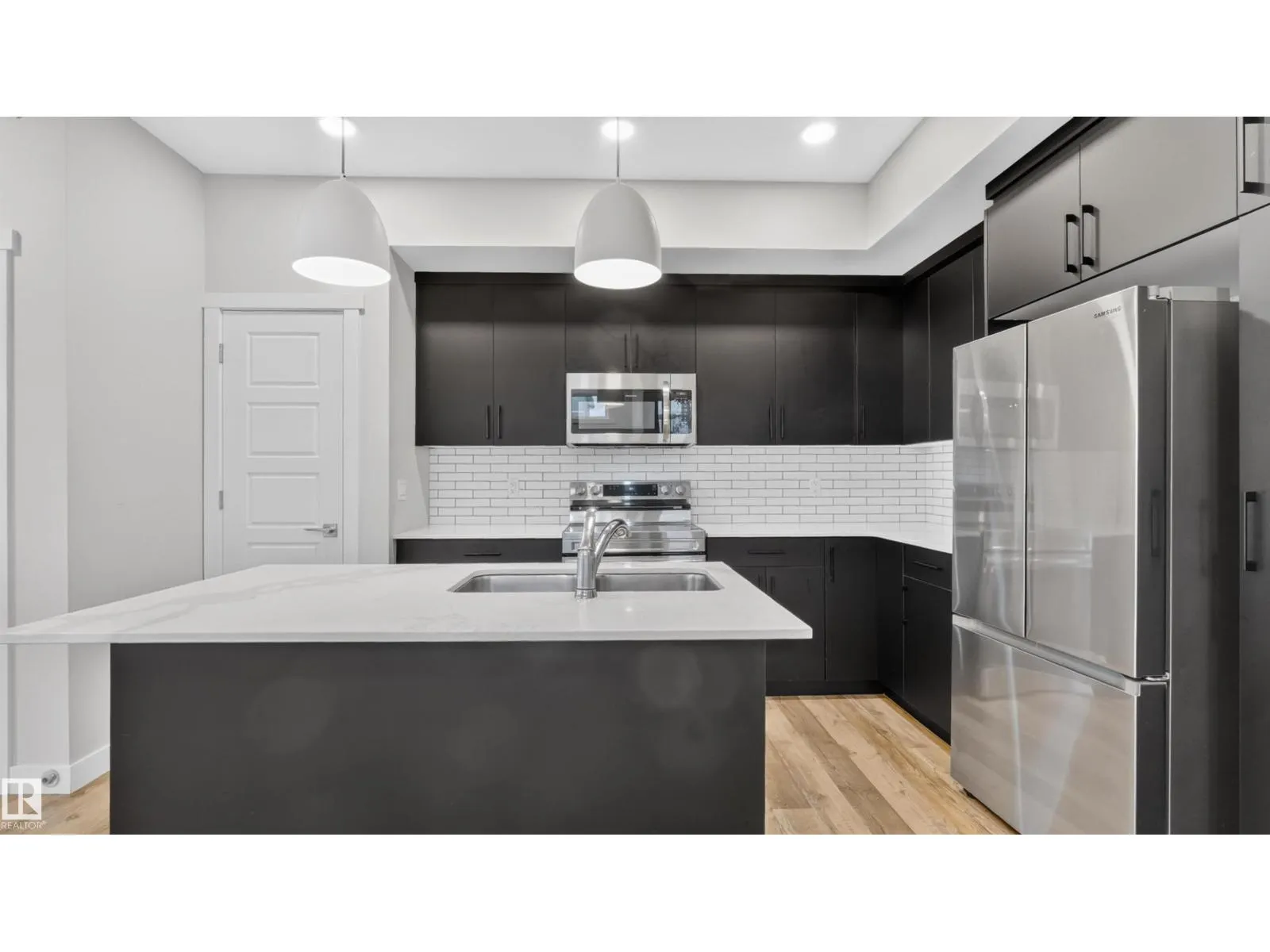 105 Greenfield LI