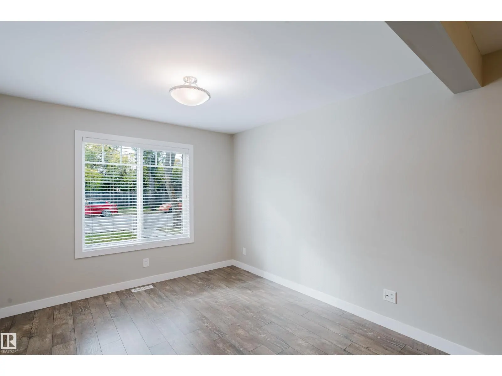 12504-12510 119 AV NW