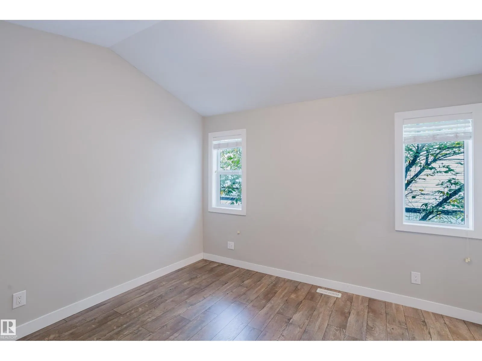 12504-12510 119 AV NW