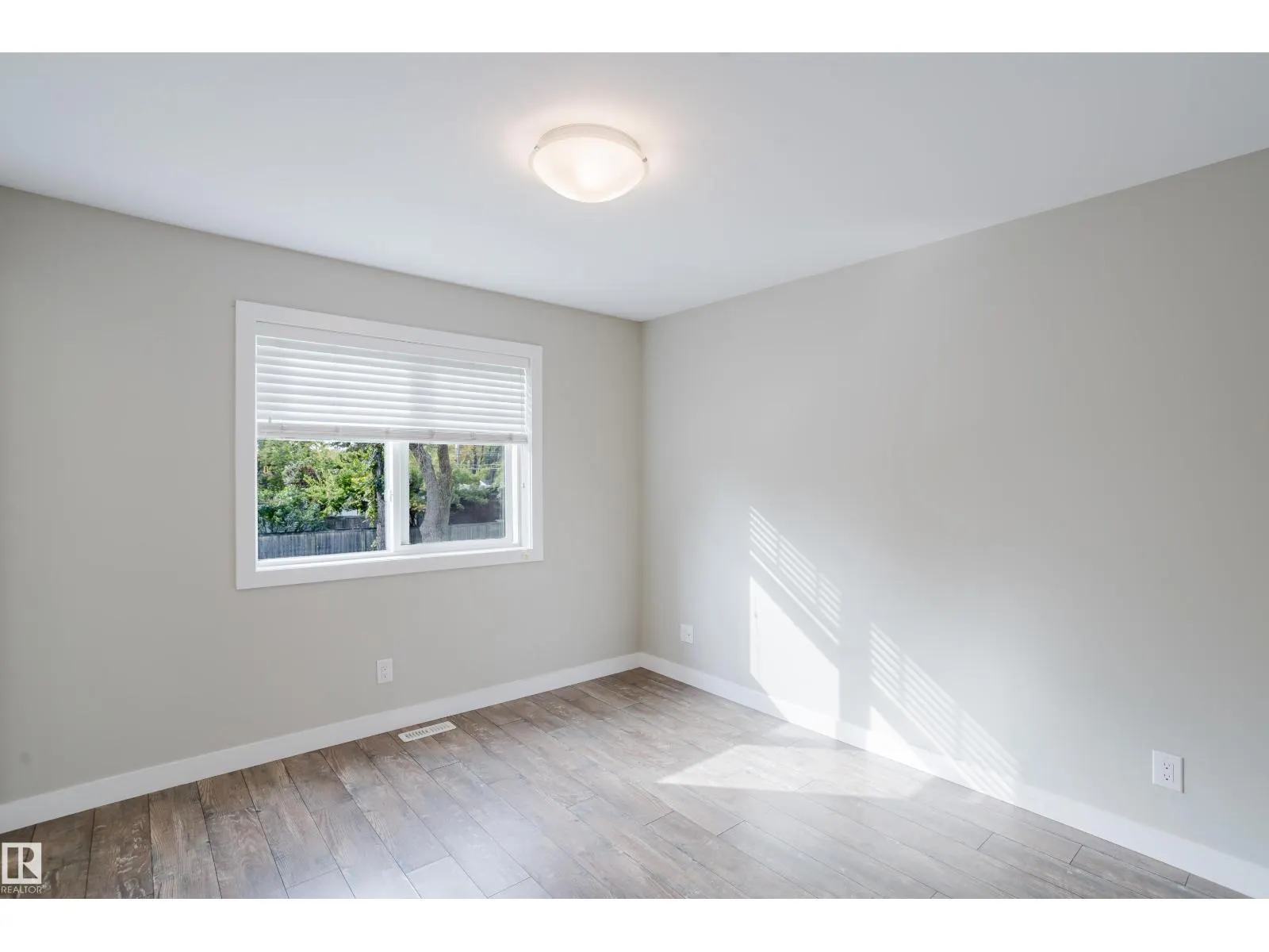 12504-12510 119 AV NW
