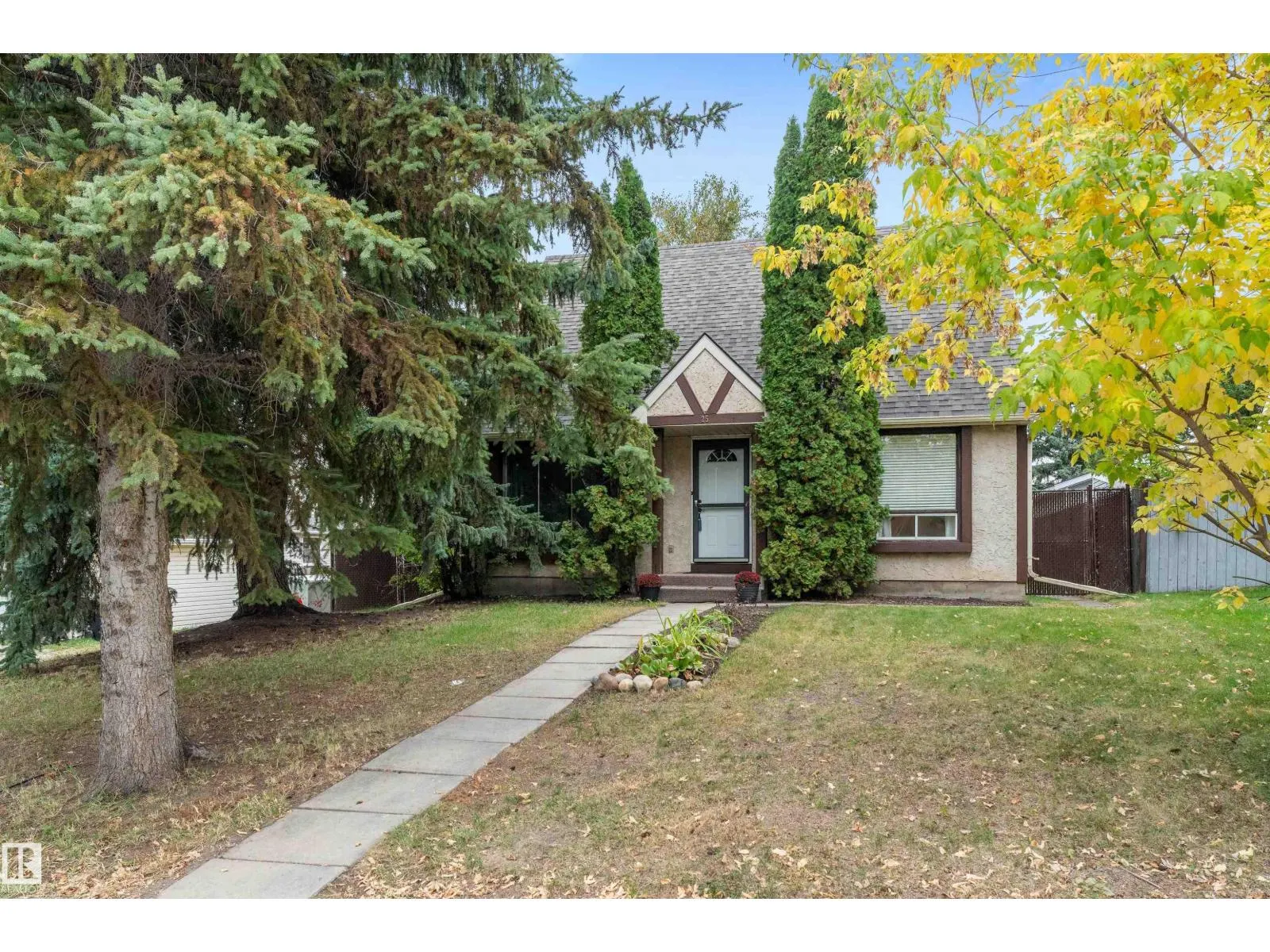 25 GREENWOOD DR