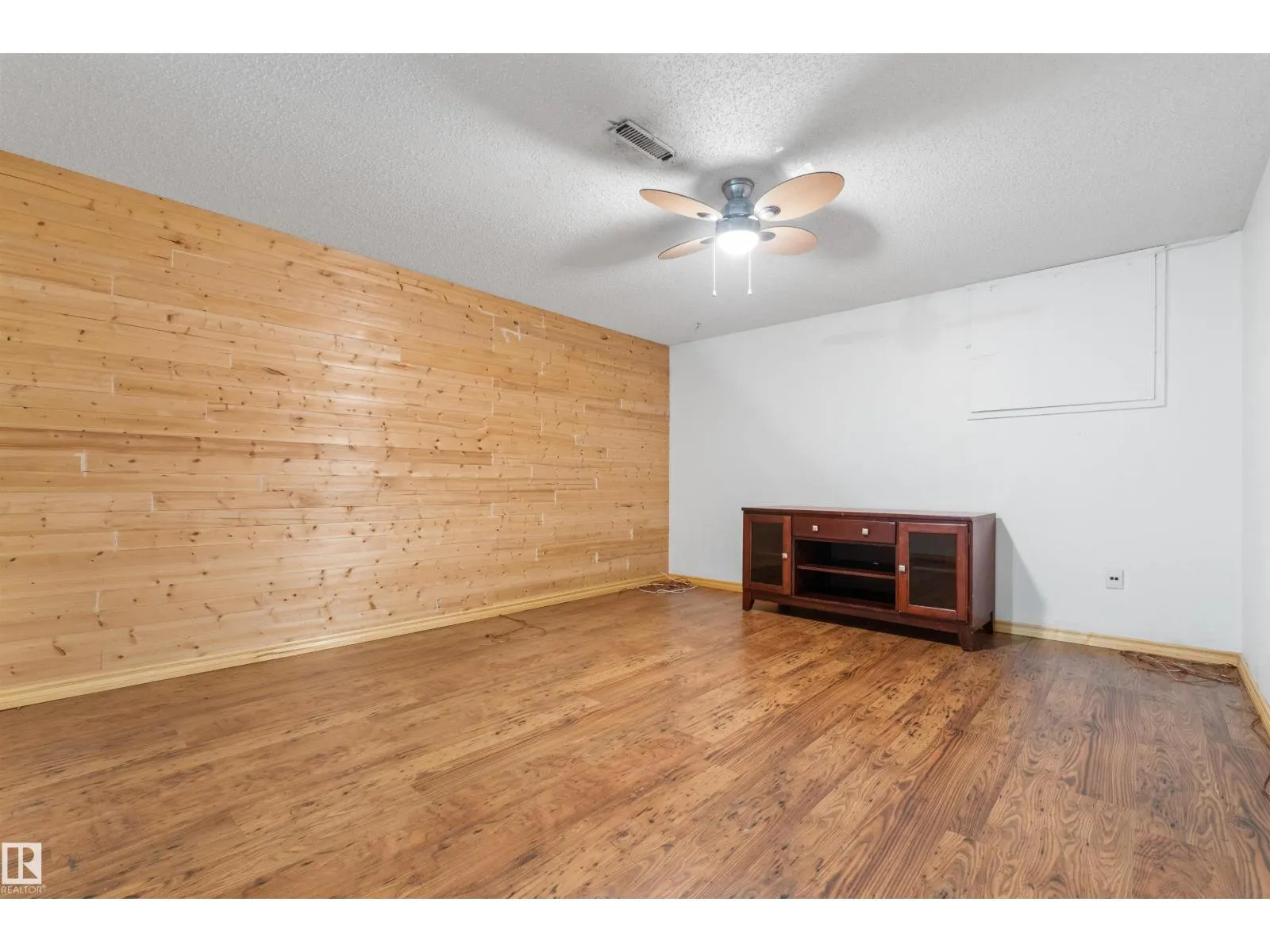 25 GREENWOOD DR
