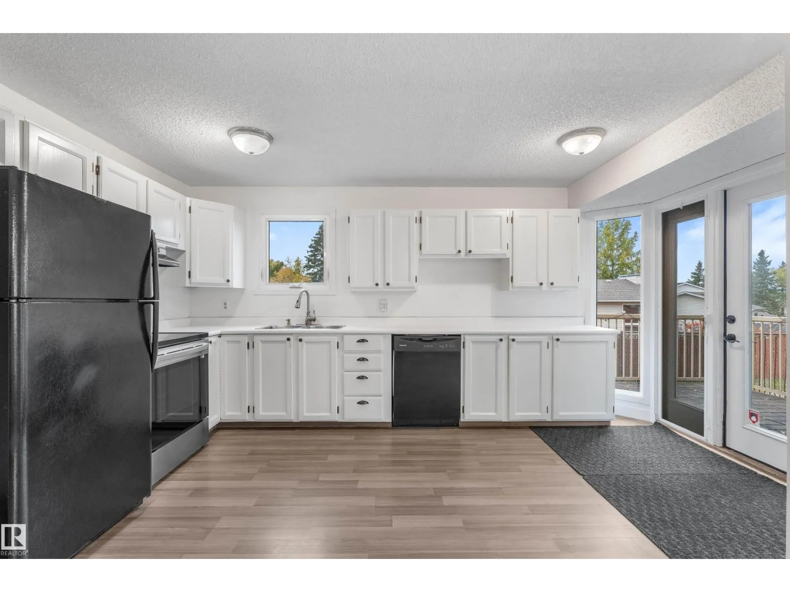25 GREENWOOD DR