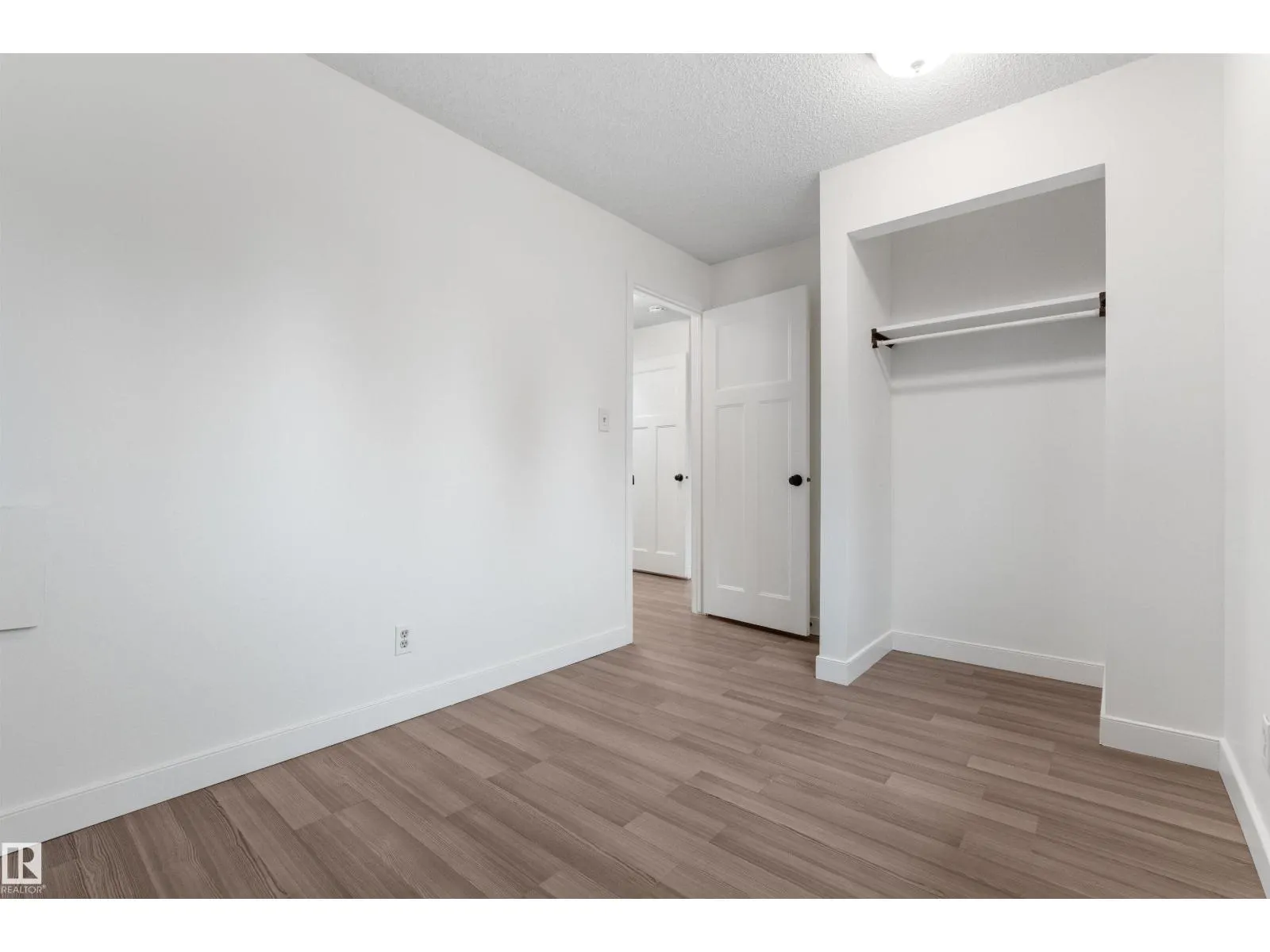 25 GREENWOOD DR