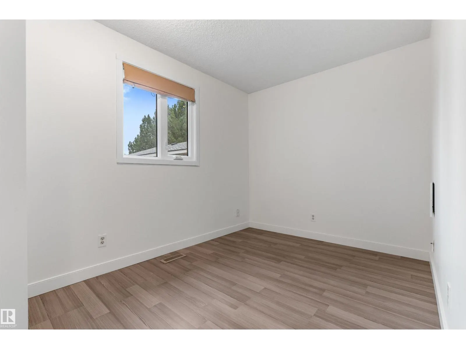 25 GREENWOOD DR