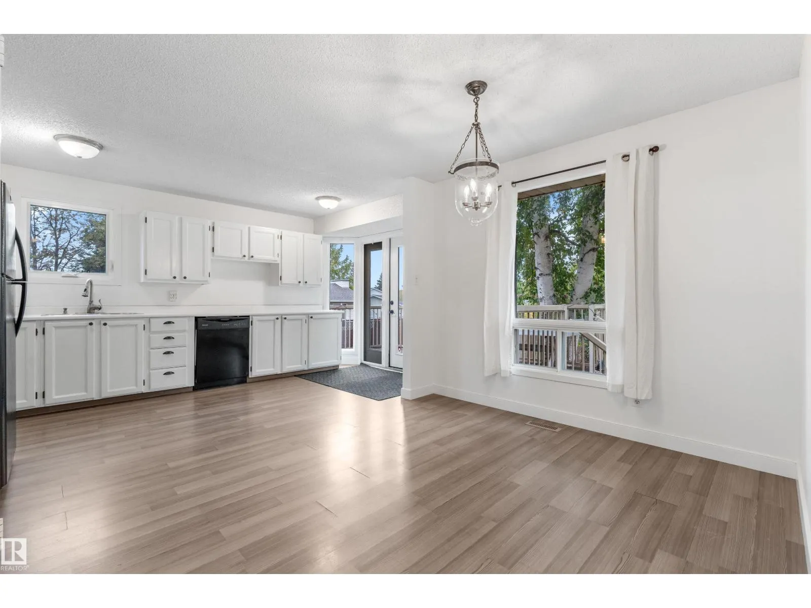 25 GREENWOOD DR