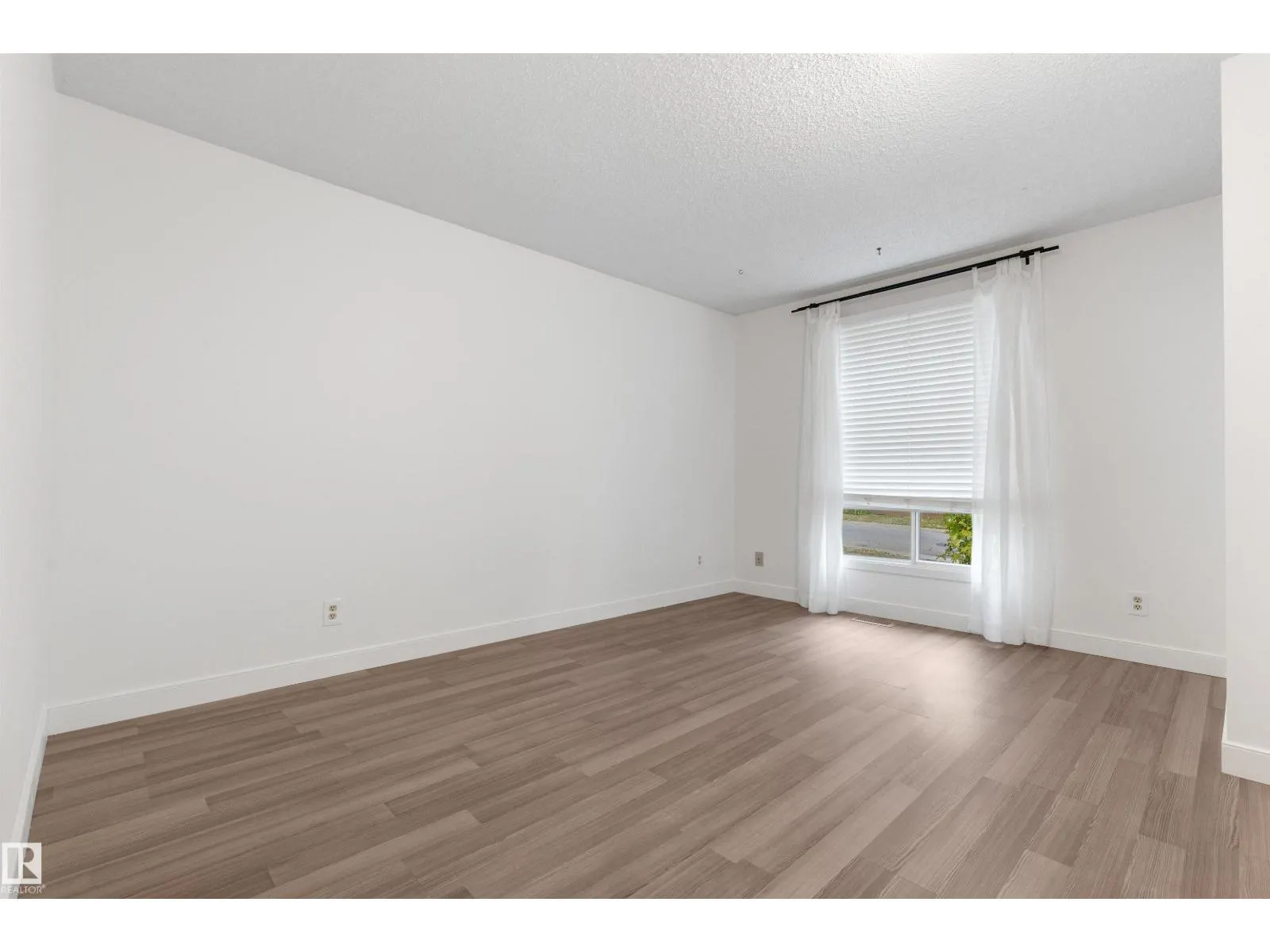 25 GREENWOOD DR