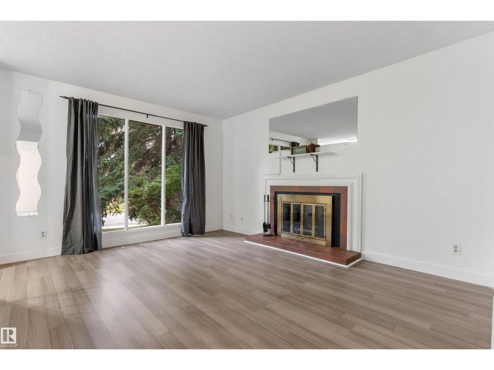 25 GREENWOOD DR