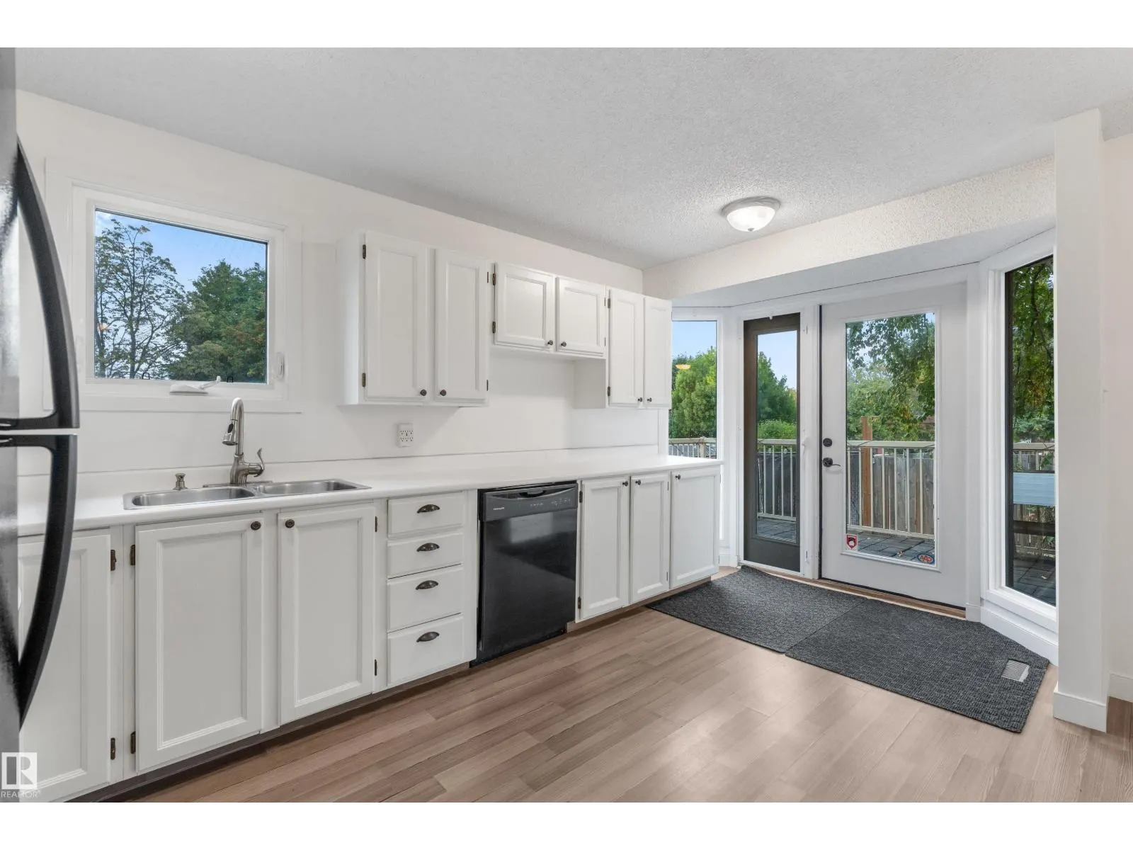 25 GREENWOOD DR