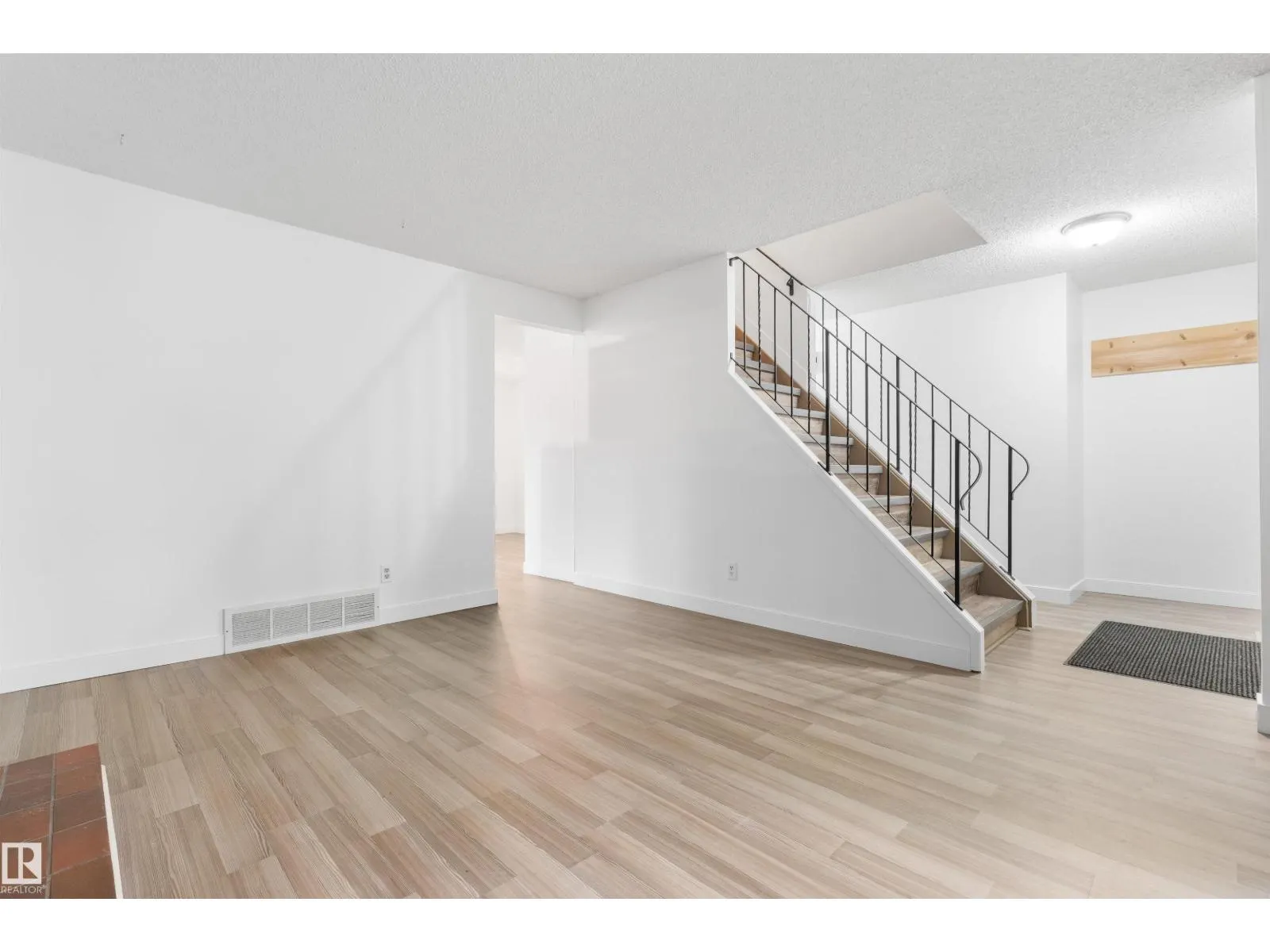25 GREENWOOD DR