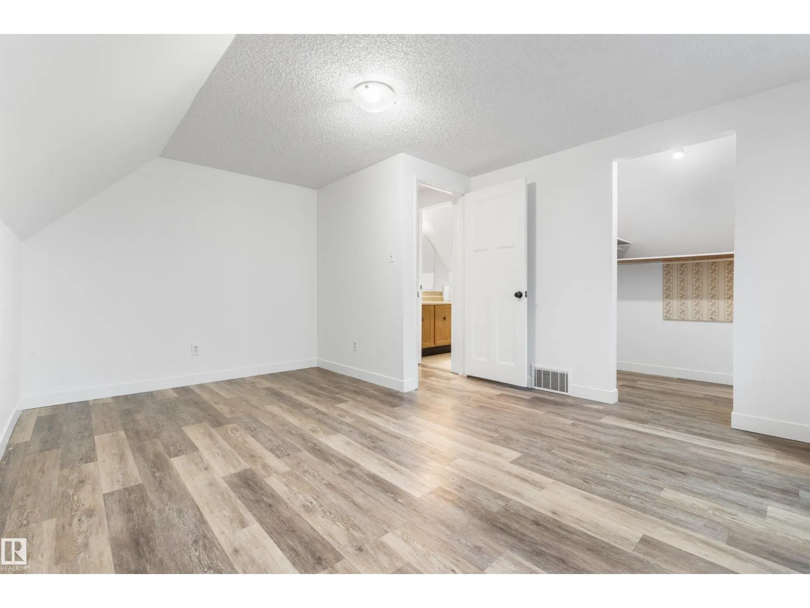 25 GREENWOOD DR